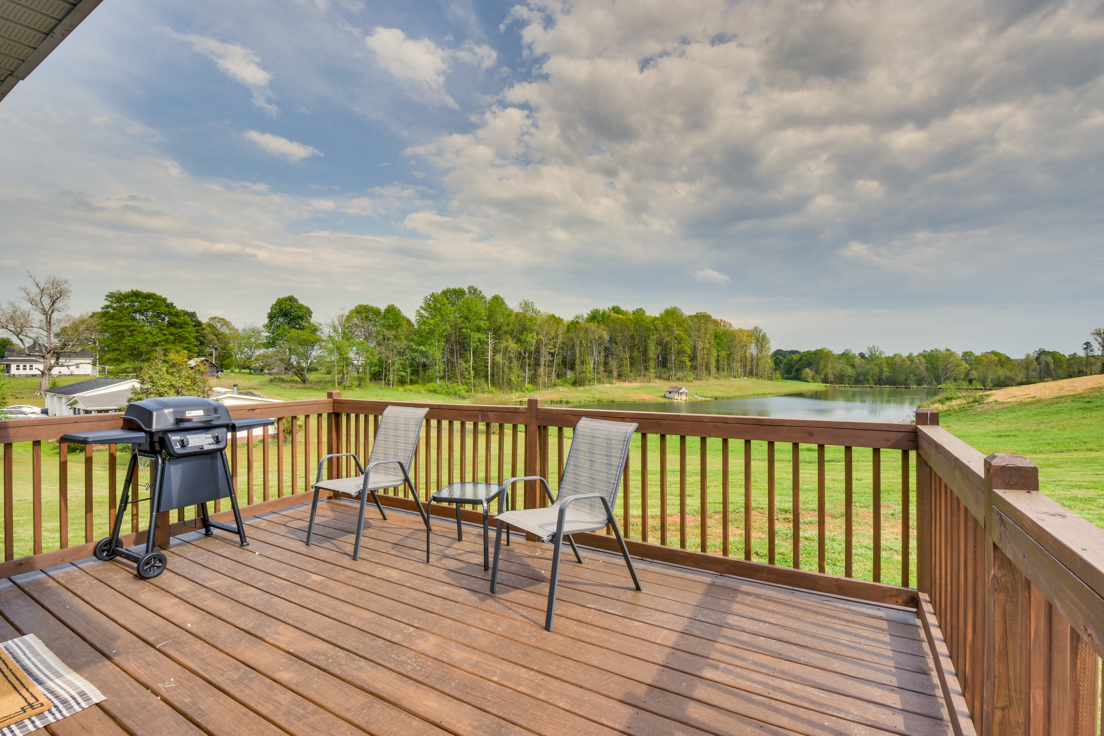 Property Image 2 - Cozy Fair Play Home w/ Deck 4 Mi to Lake Hartwell!