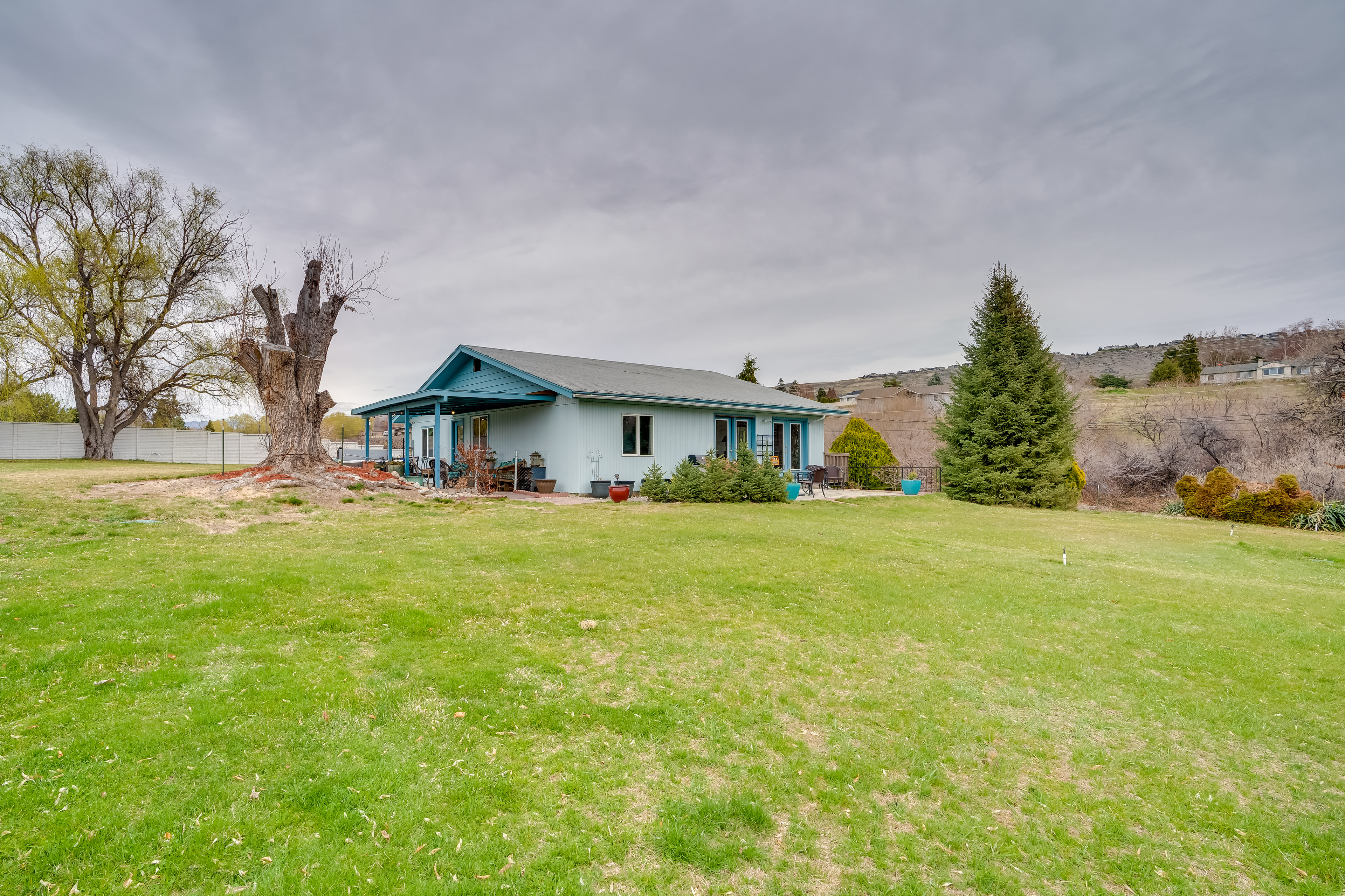 Property Image 1 - East Wenatchee Home w/ Yard & Hot Tub!