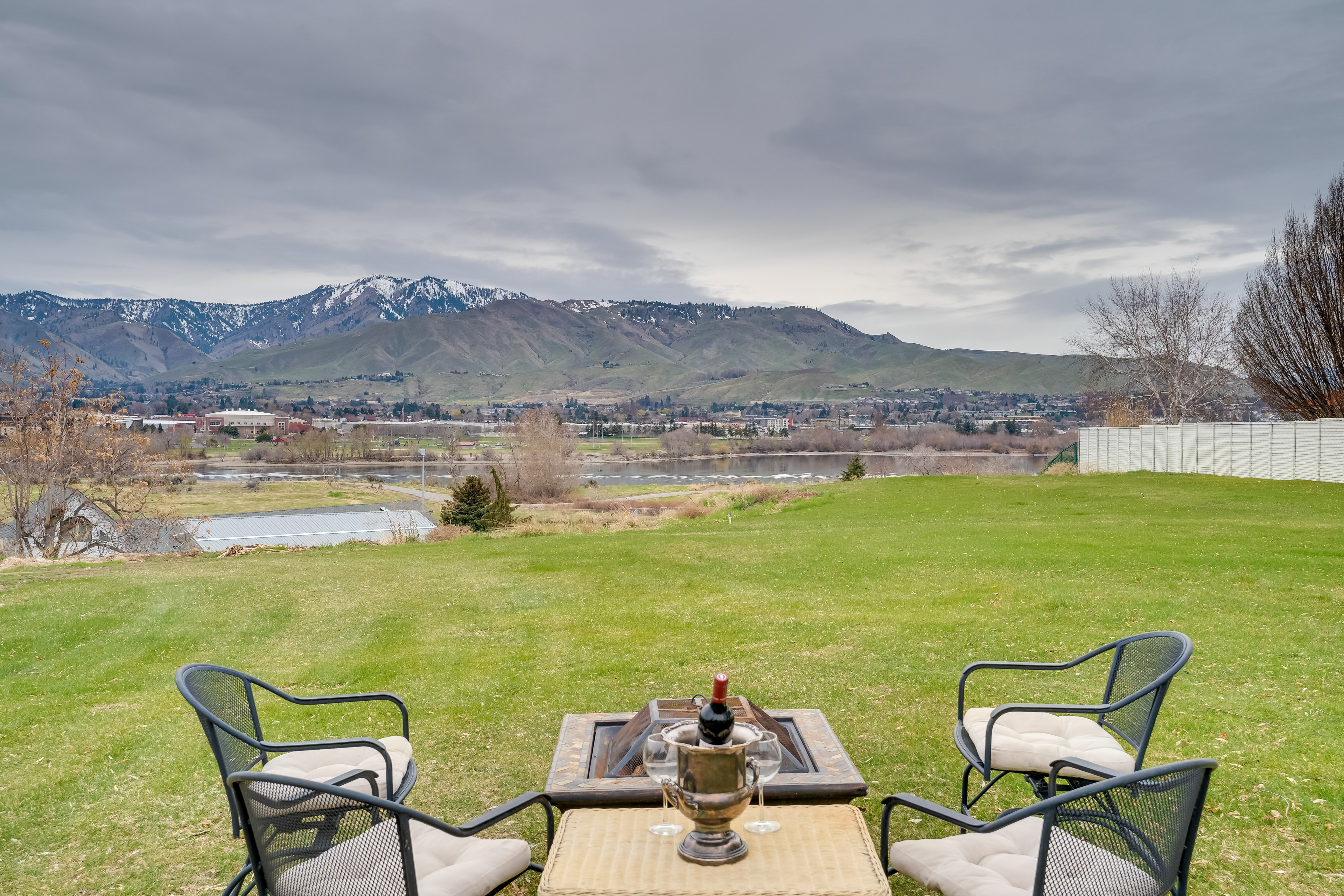 Property Image 2 - East Wenatchee Home w/ Yard & Hot Tub!