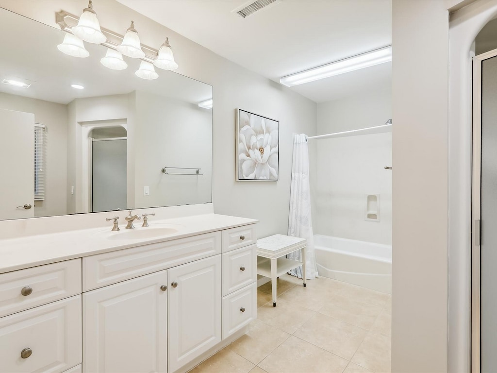 Private Guest Bathroom at 3 Flotilla