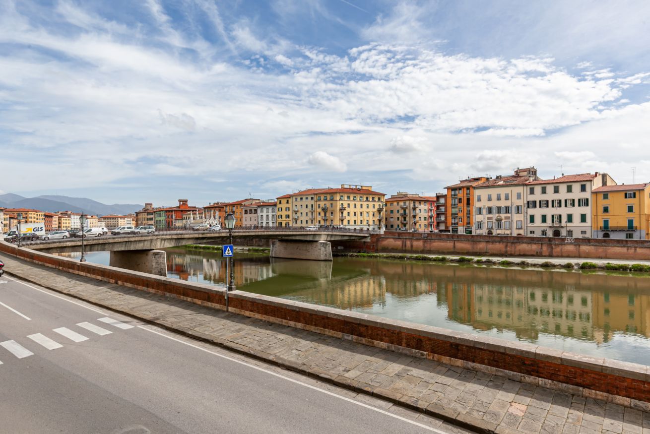 Property Image 2 - Lungarno Elegant Apartment with Panoramic Balcony