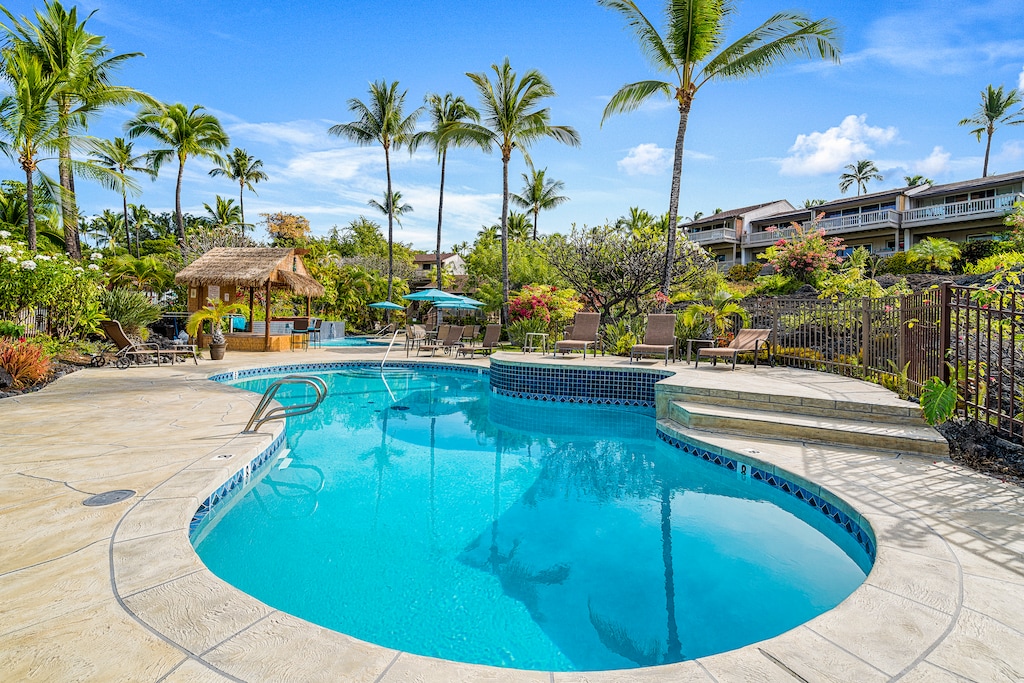 Keauhou Resort is situated on 5 acres with only 48 units and two private swimming pools, walk to Keauhou Bay in less than 5 minutes to easily access and enjoy all ocean activities.