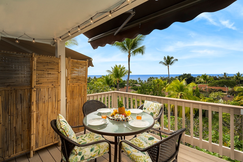 Enjoy an outdoor dining with a view at Keauhou Resort 116!