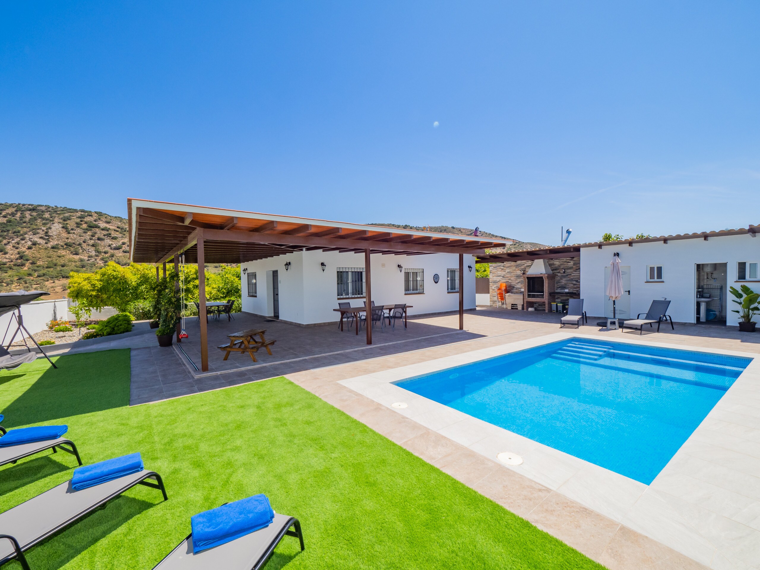 Rural family accommodation with private pool