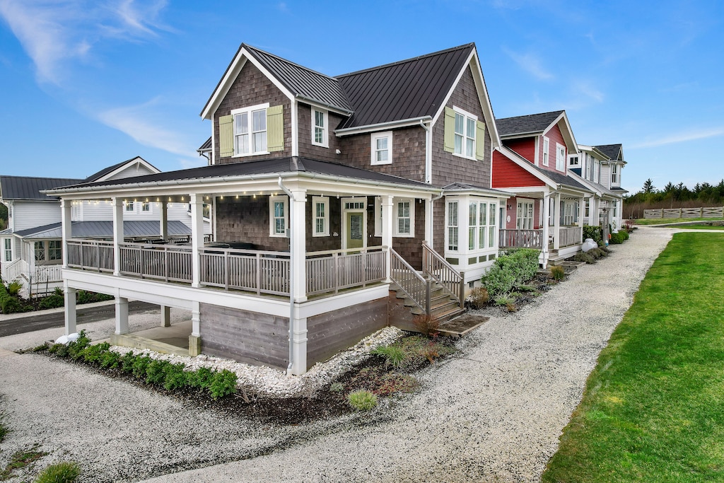 wrap around deck with hot tub
