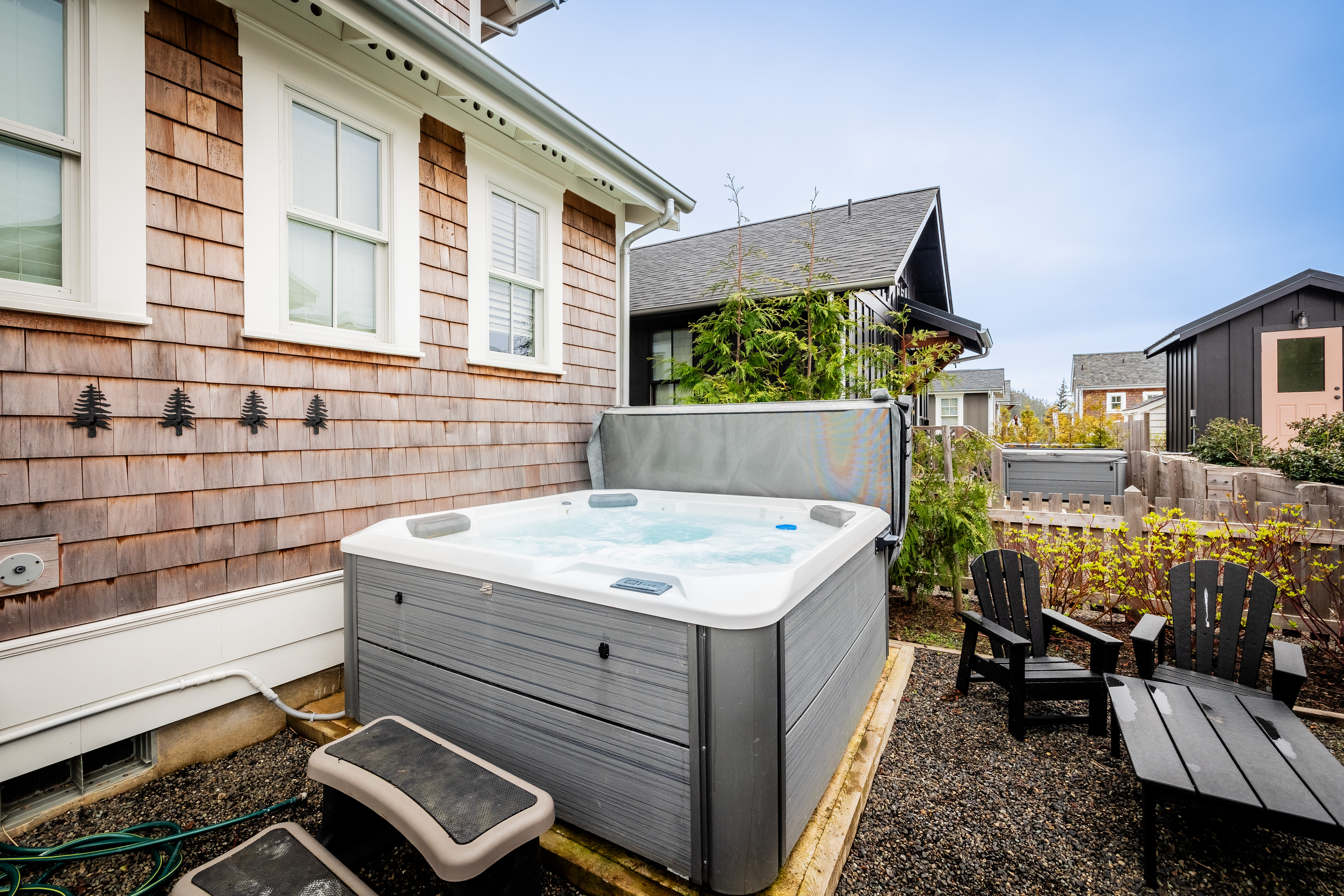 Private hot tub in fully-fenced yard