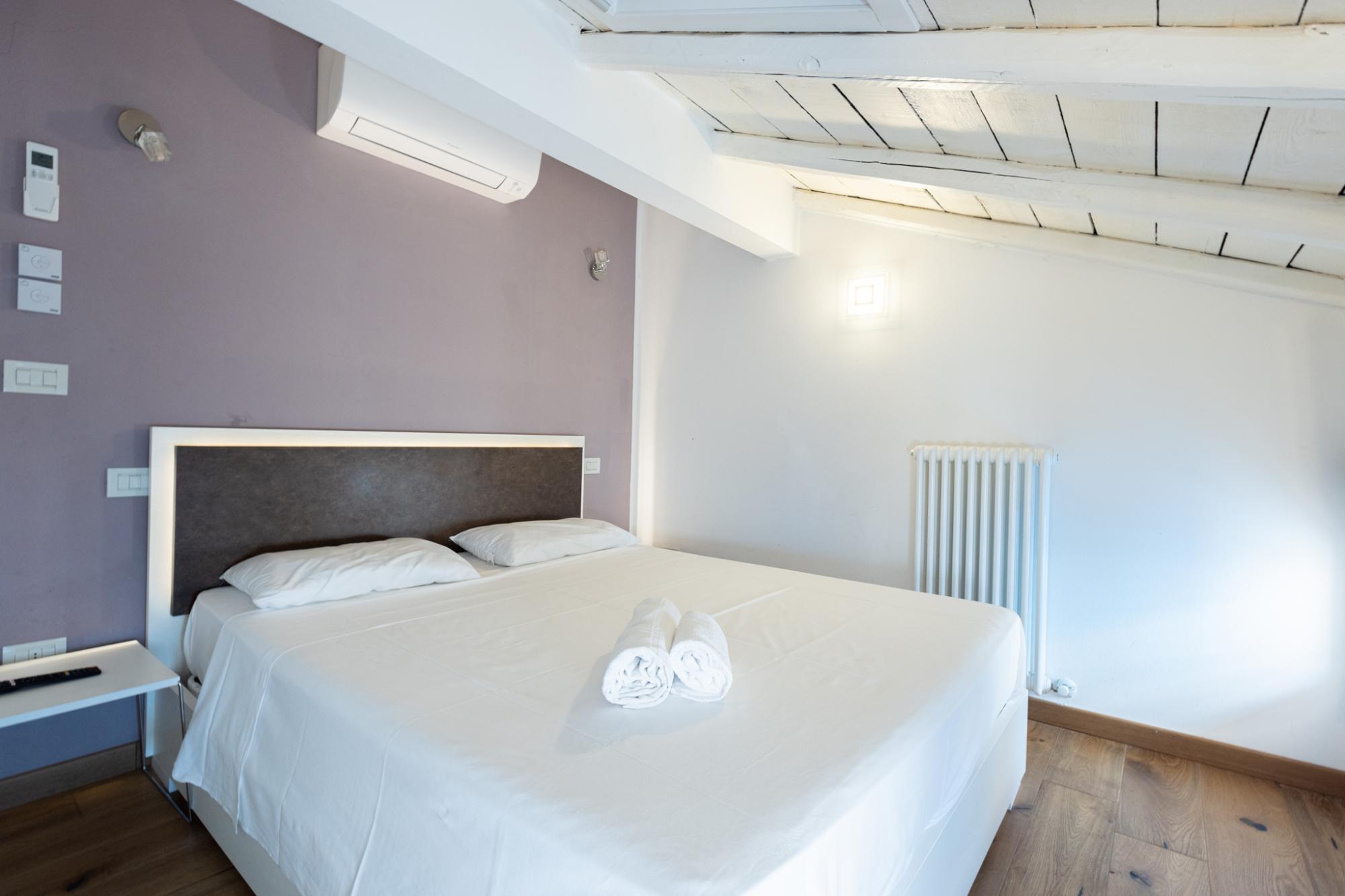 Property Image 1 - Asinelli in Bologna with 1 bedrooms and 1 bathrooms Property Image 1 - Asinelli in Bologna with 1 bedrooms and 1 bathrooms
