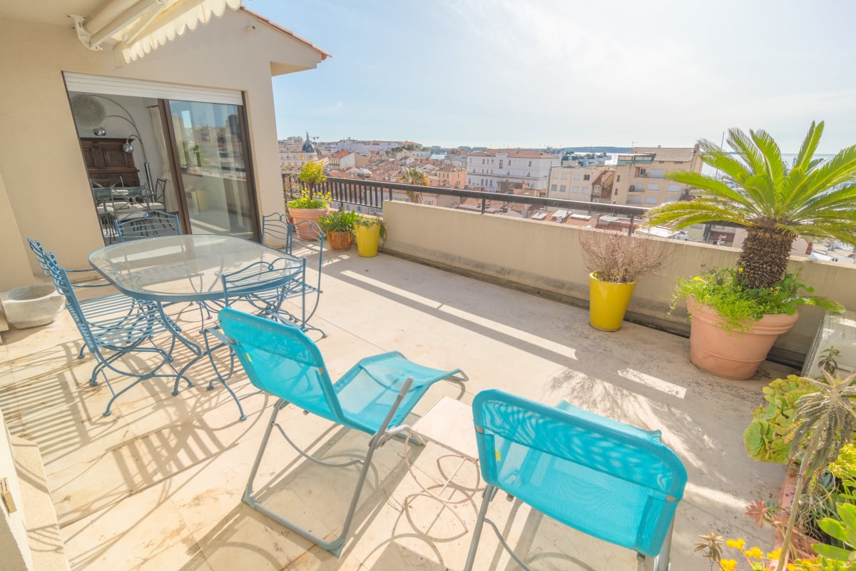 Property Image 1 - Cannes Stunning 3 BR flat, 50 sqm terrace overlooking Cannes Bay & harbor.