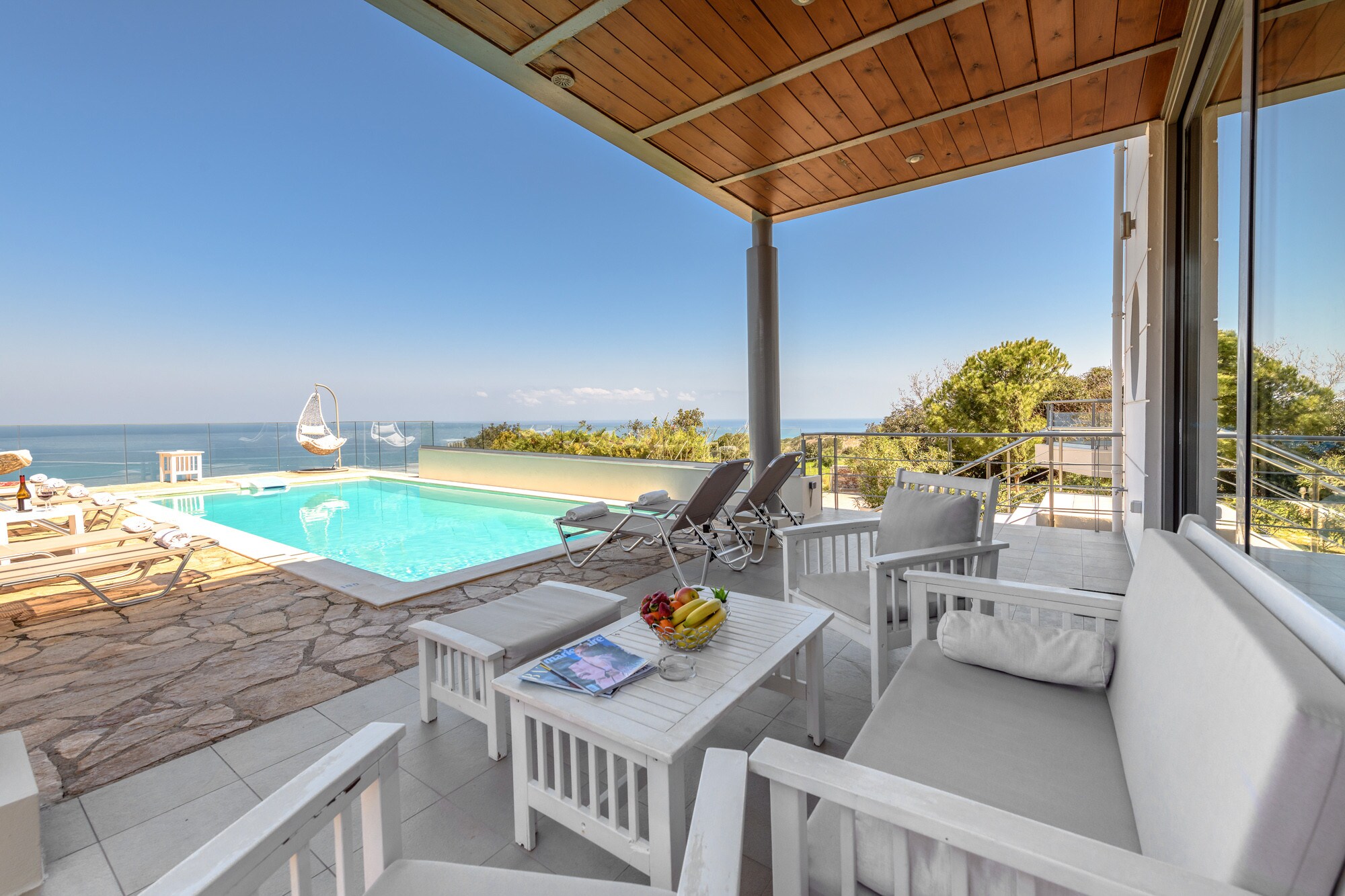 The outdoor area with the swimming pool