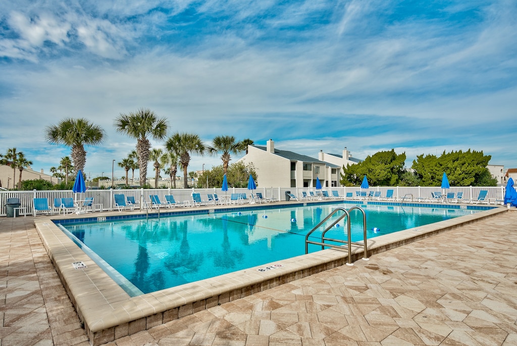 Shoreline Towers Pool