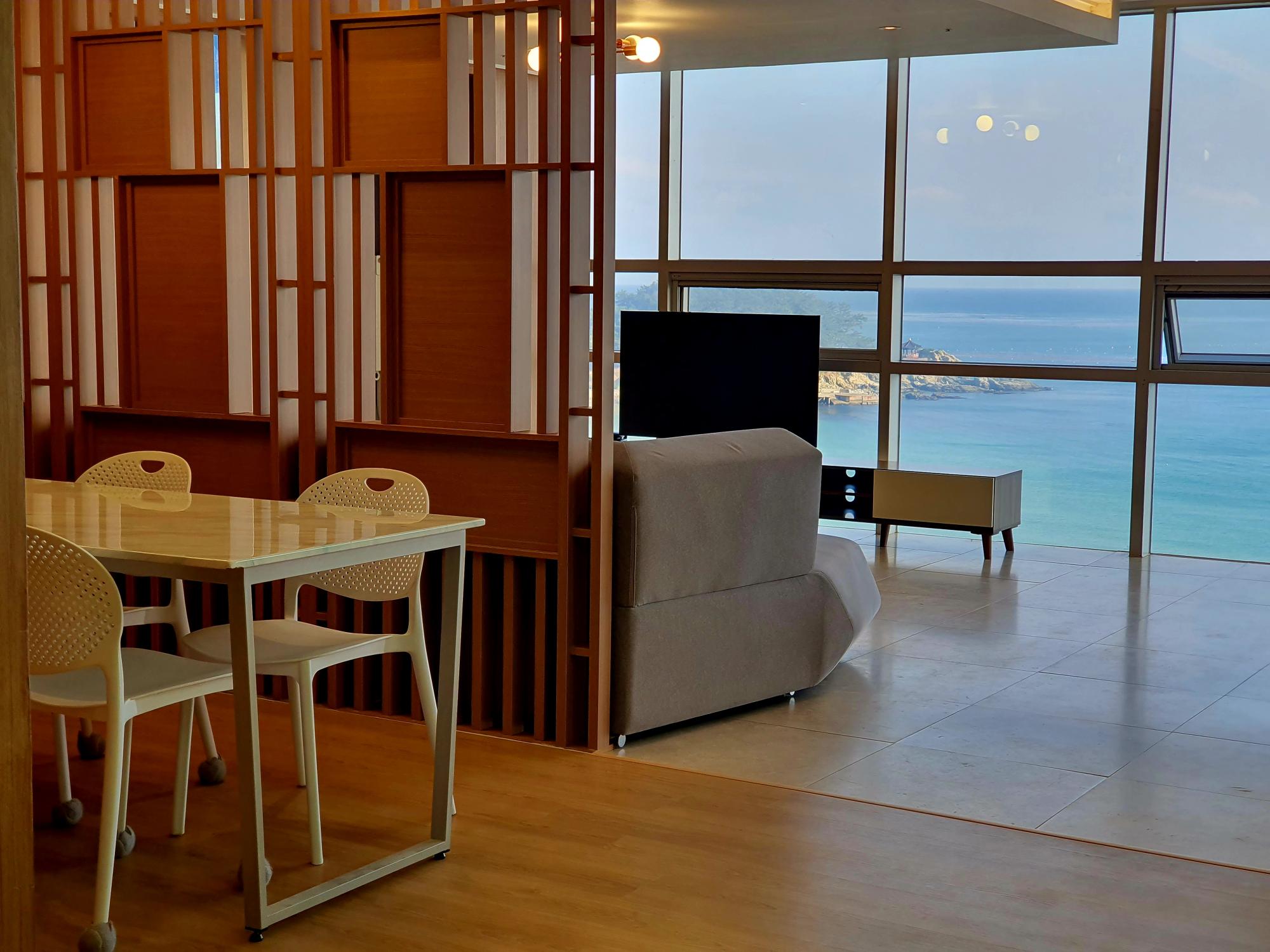 Property Image 2 - Panorama Oceanview home in Busan 4