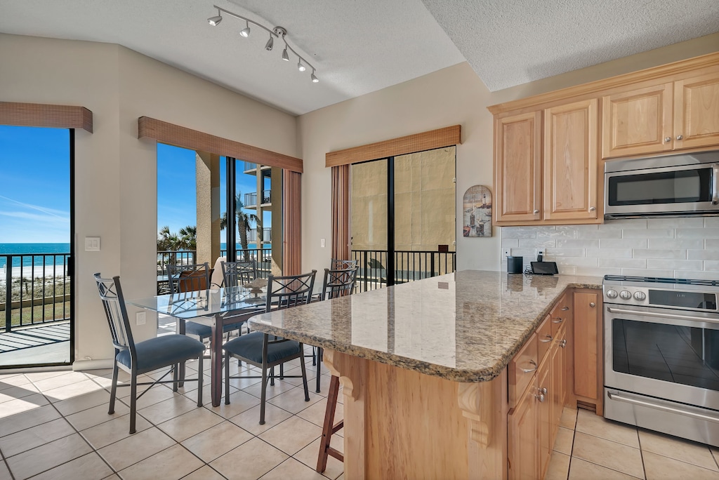 Full Size Kitchen with Stainless Steel Appliances