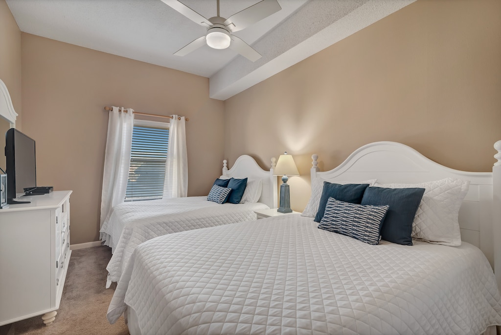 Guest bedroom 2 with 2 Queen Size Beds