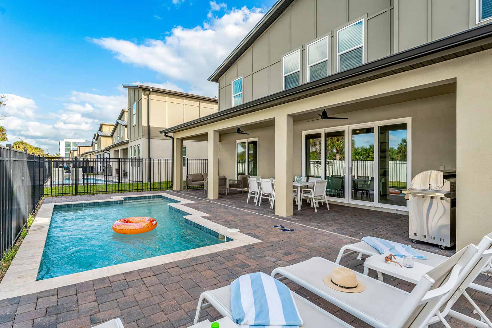 Private Pool & Patio