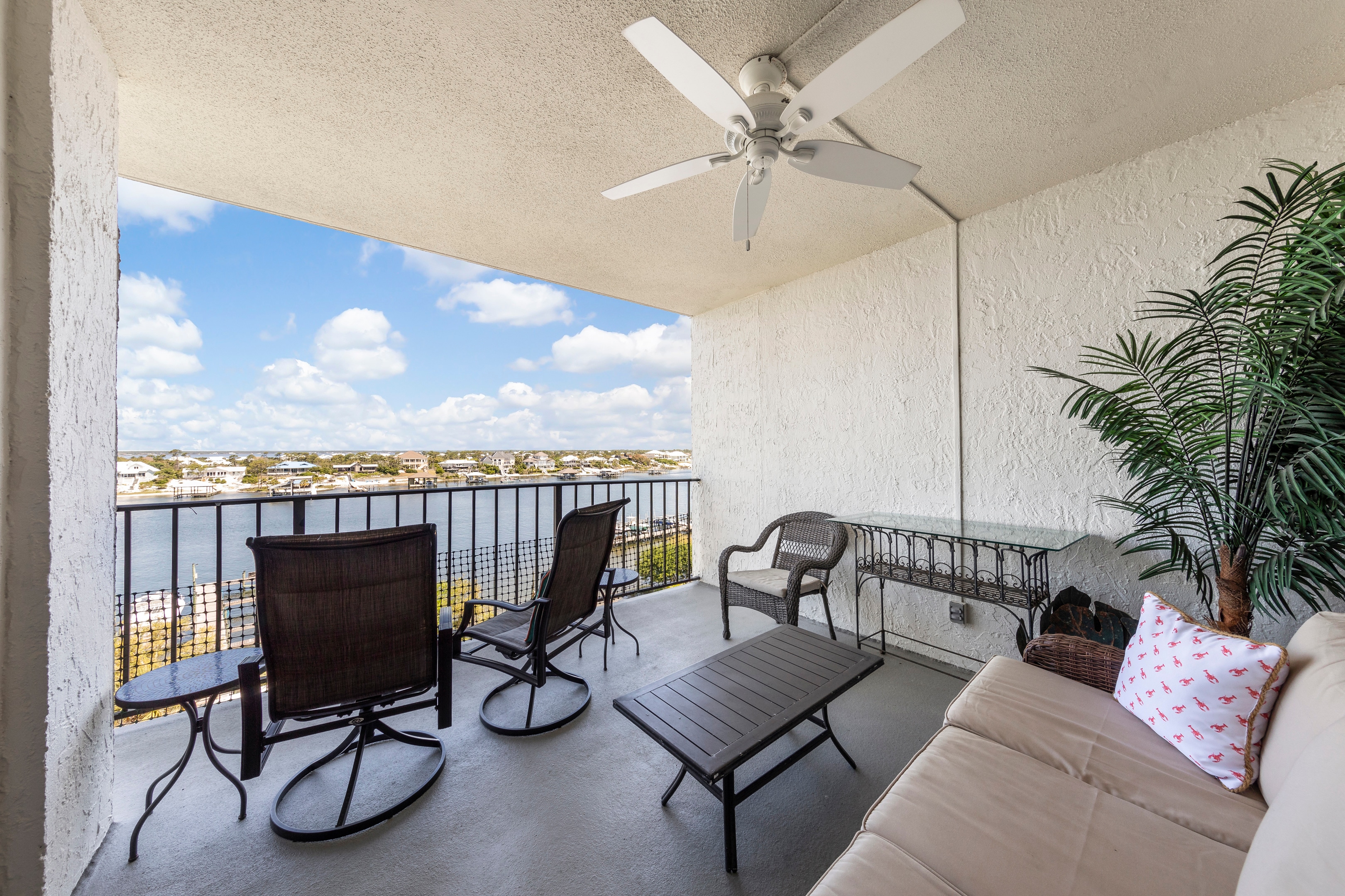 Private Balcony Overlooking Ole River and Marina