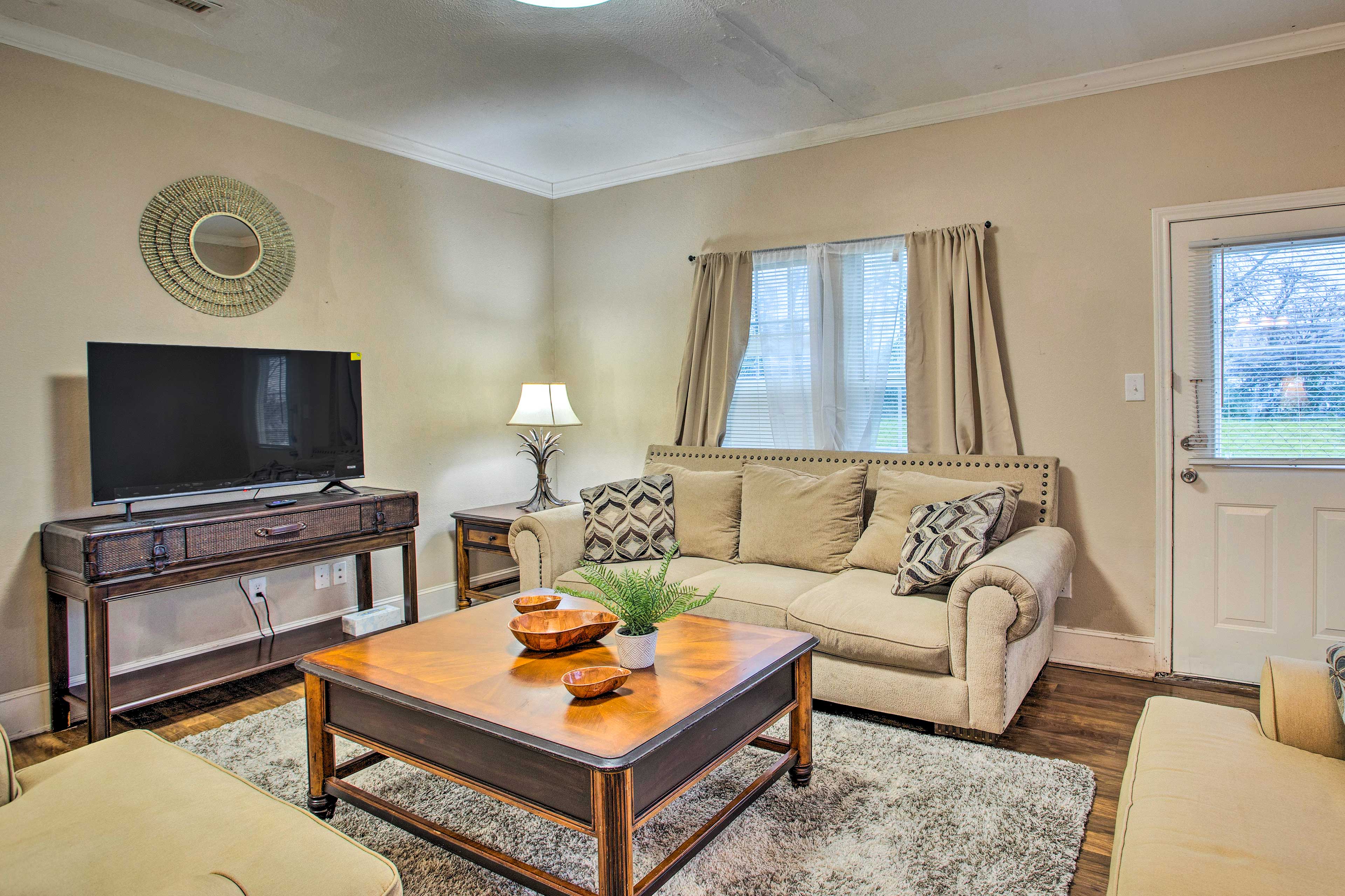 Property Image 1 - Charming Townhome in the Heart of Dallas!