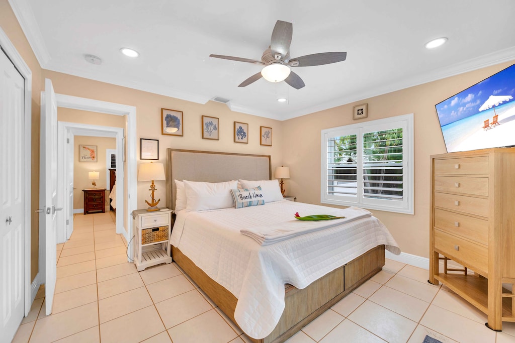 The spacious bedroom offers plenty of daylight, a king size bed and a smart TV.