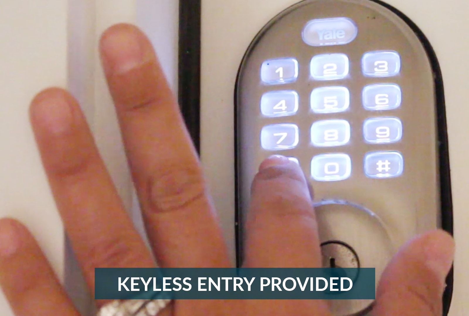 Contactless keyless entry provided.