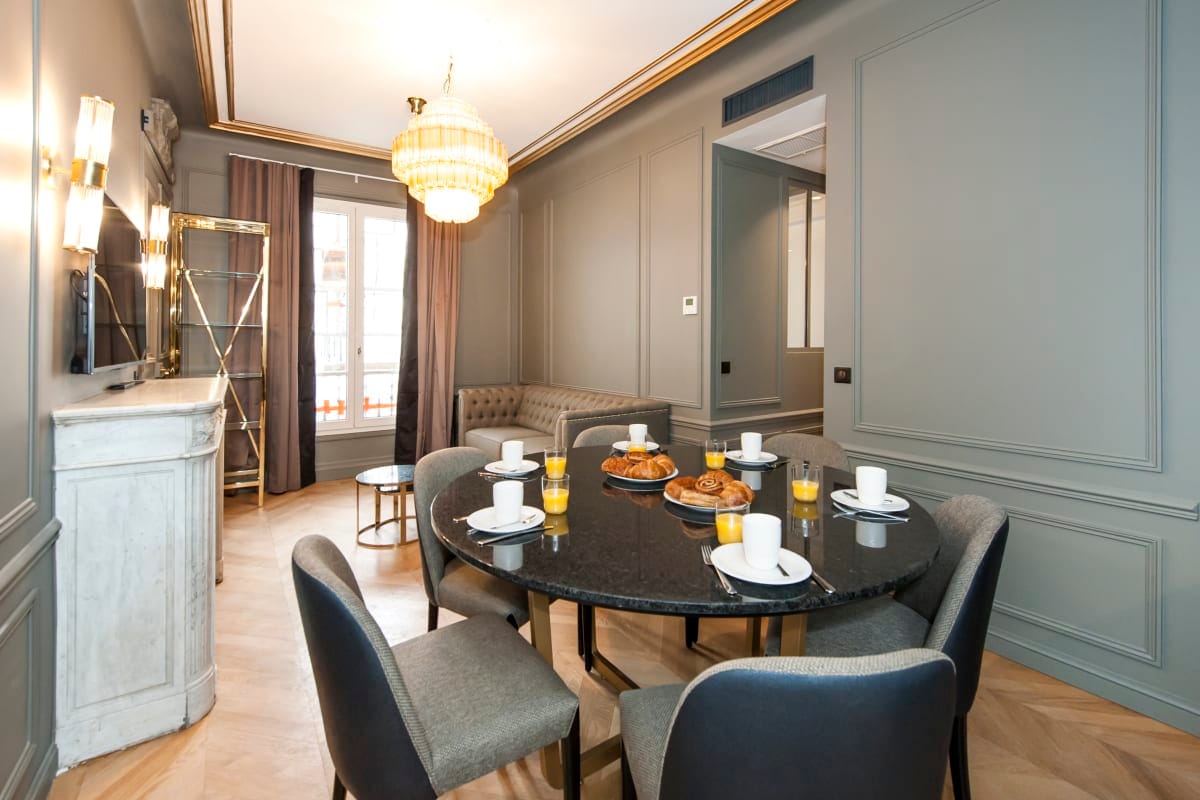 Property Image 2 - A Luxurious 3-BR apartment in the Champs Elysées