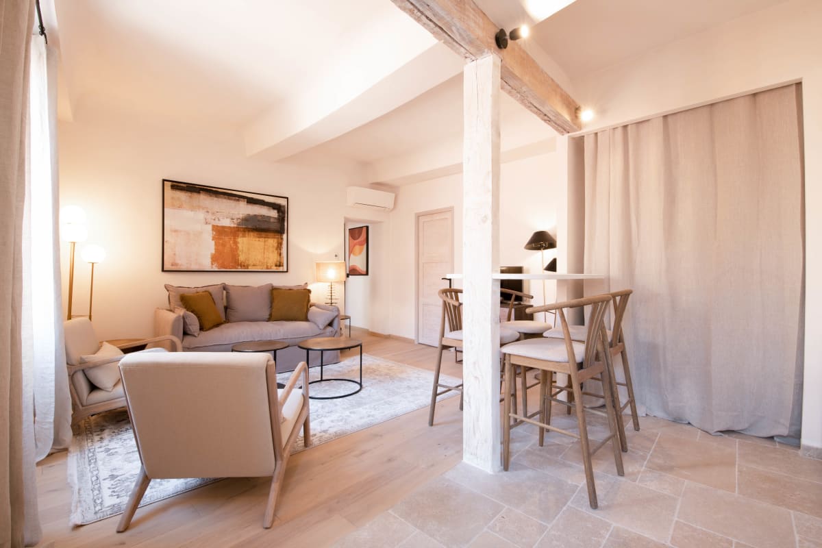 Property Image 2 - A Wonderful 2-BR next to the Senequier - Heart of Saint Tropez