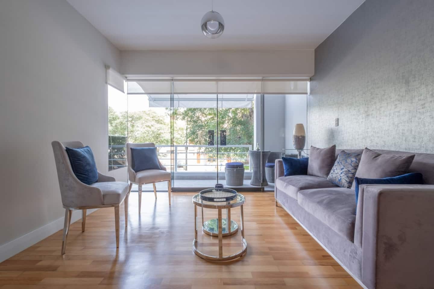 Chic 1 BR Apt w/ Parking near Larcomar Mall
