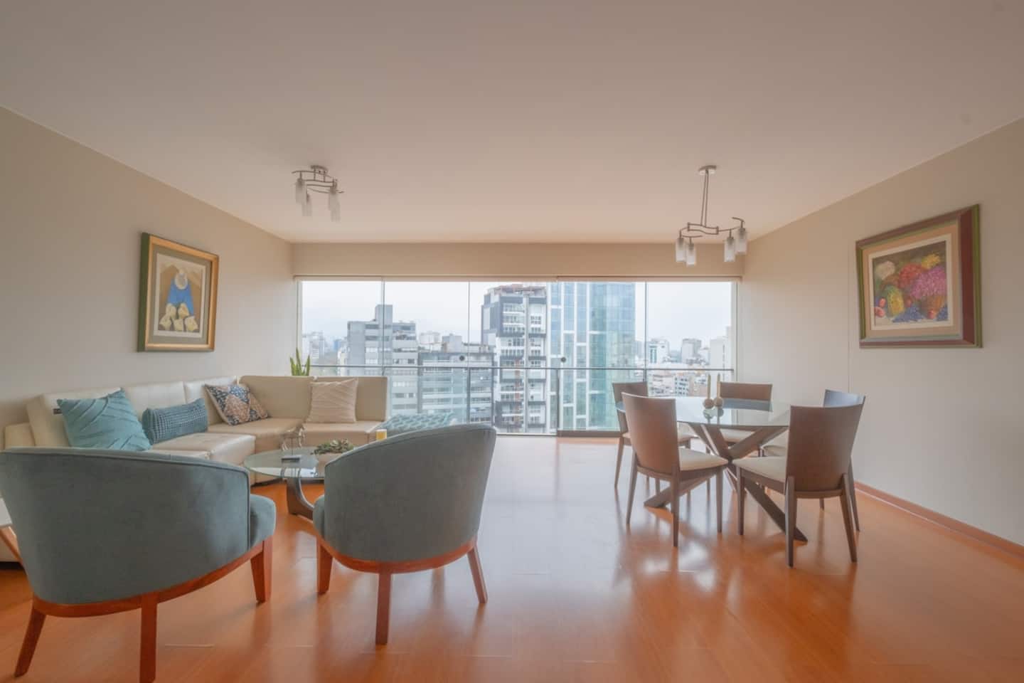 Amazing View 2 Bedroom Apartment with Parking