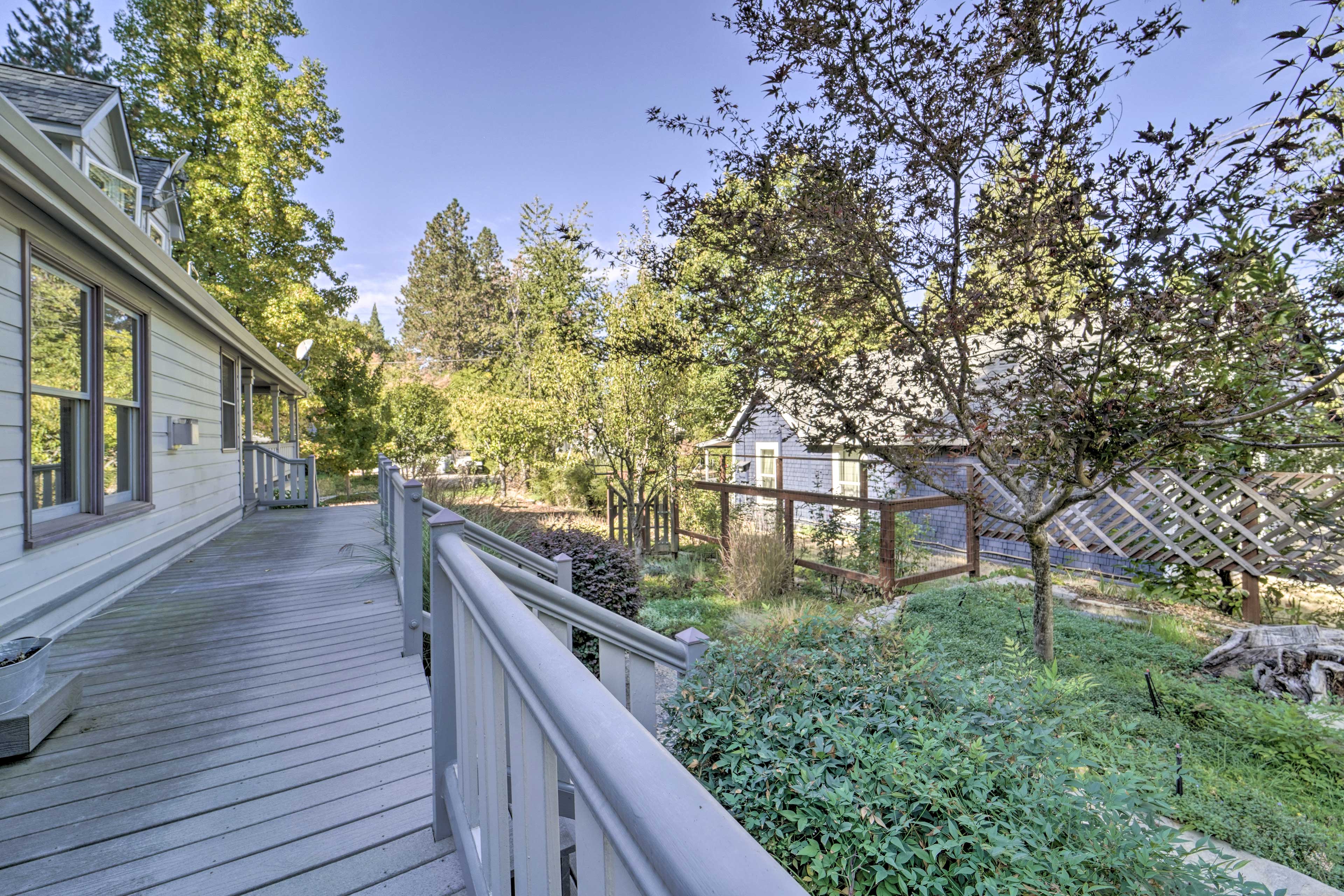 Family Home: Near Dtwn Nevada City & Pioneer Park!