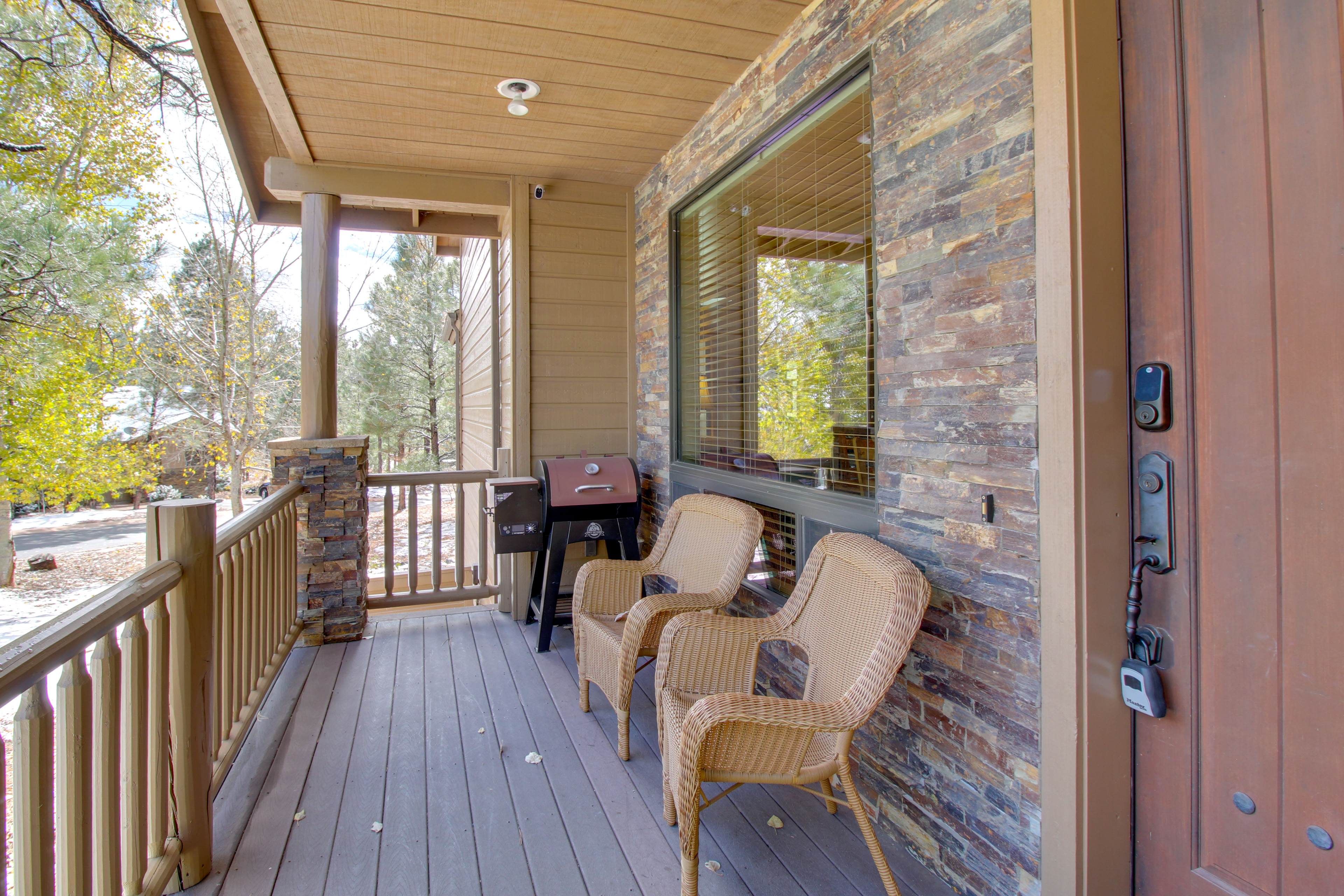 Covered Deck: Cozy Show Low Villa in Torreon!