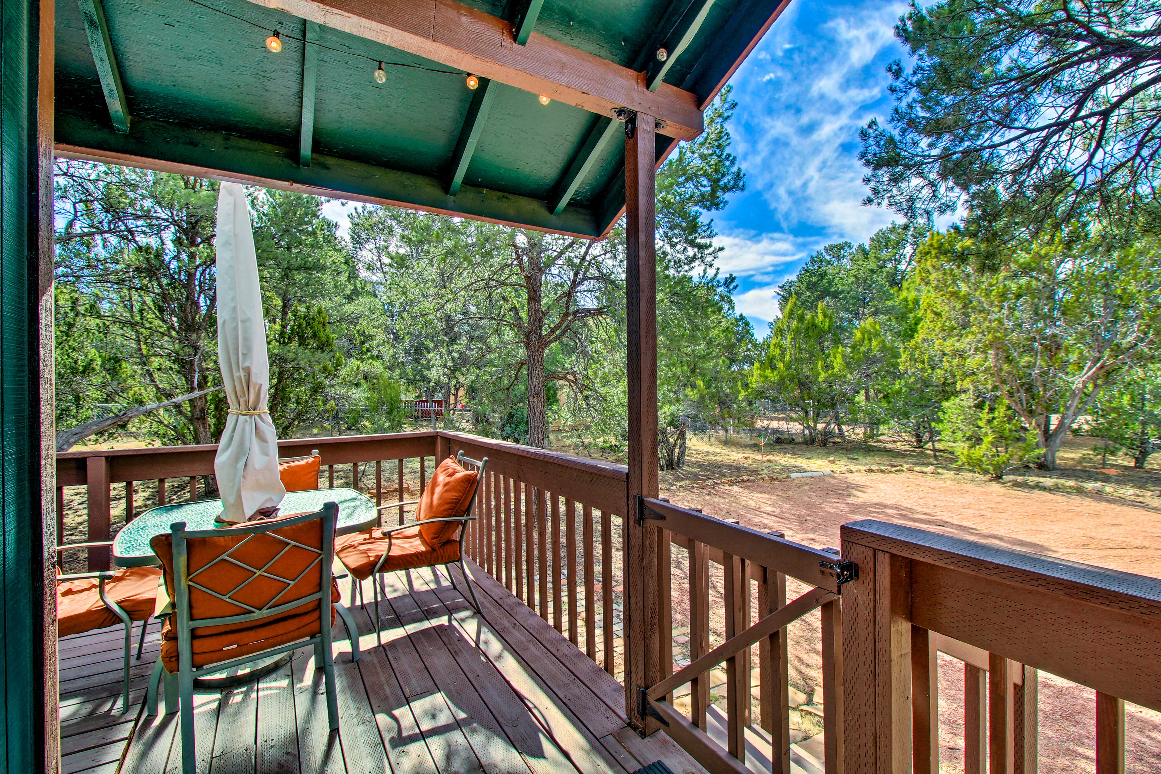 Bright Heber-Overgaard Cabin: Fire Pit & Deck