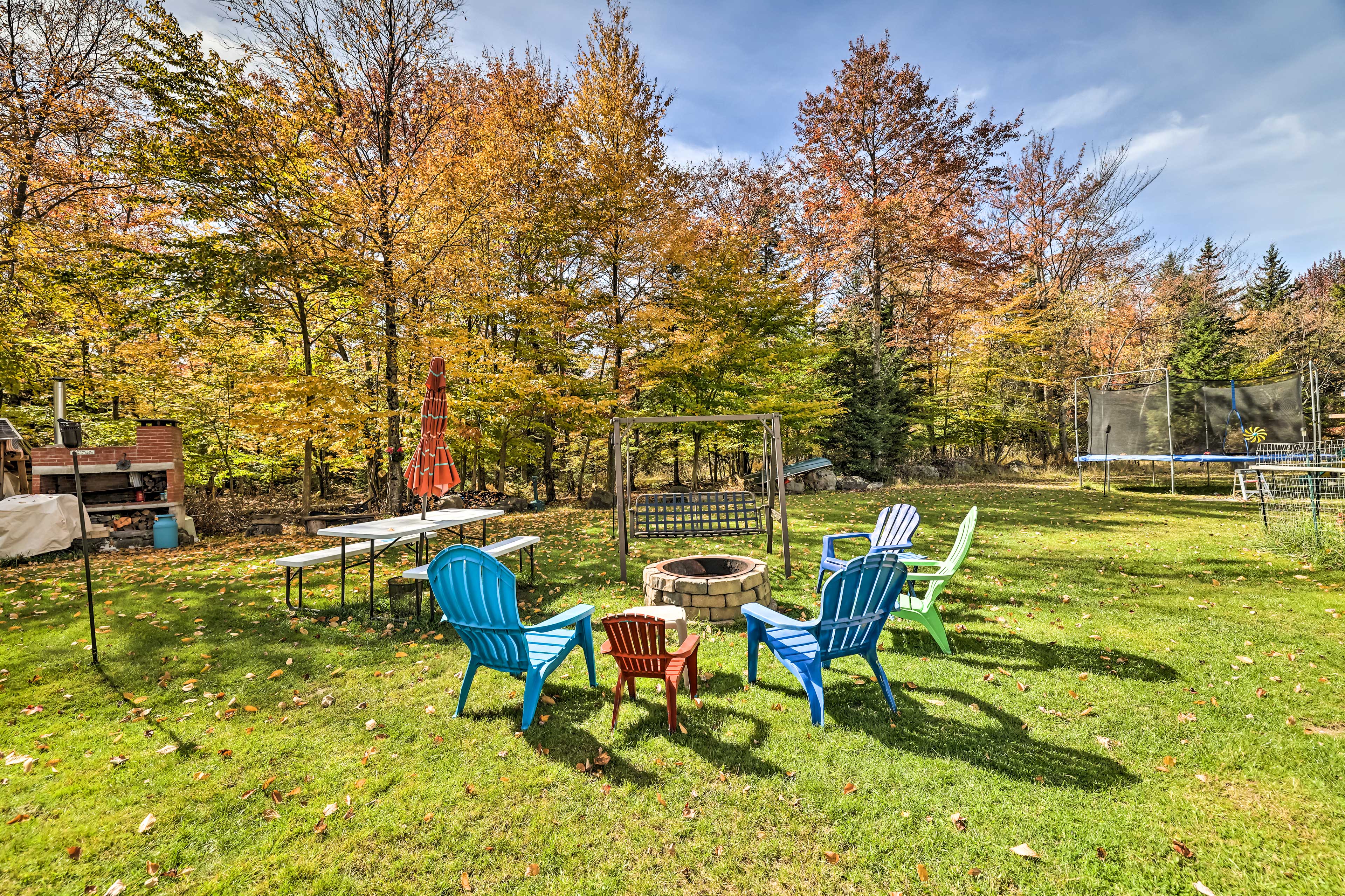 Family-Friendly Poconos Country Place Villa! - Home Rental in Tobyhanna