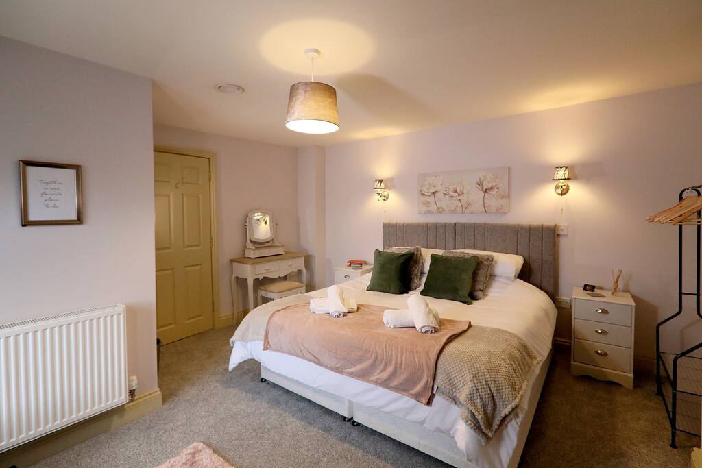 Property Image 1 - 4BR Yoxford House |Full Kitchen |Free Parking