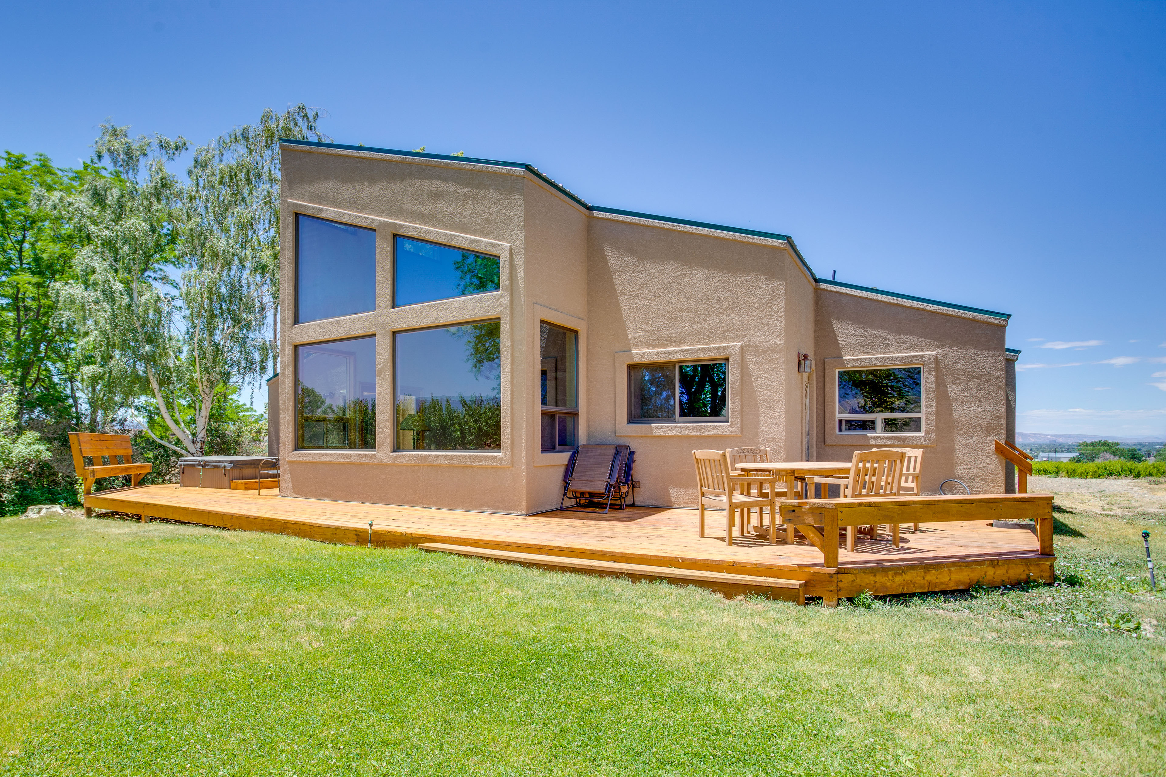 Property Image 1 - ’Mesa View House’ w/ Hot Tub: Walk to Winery!