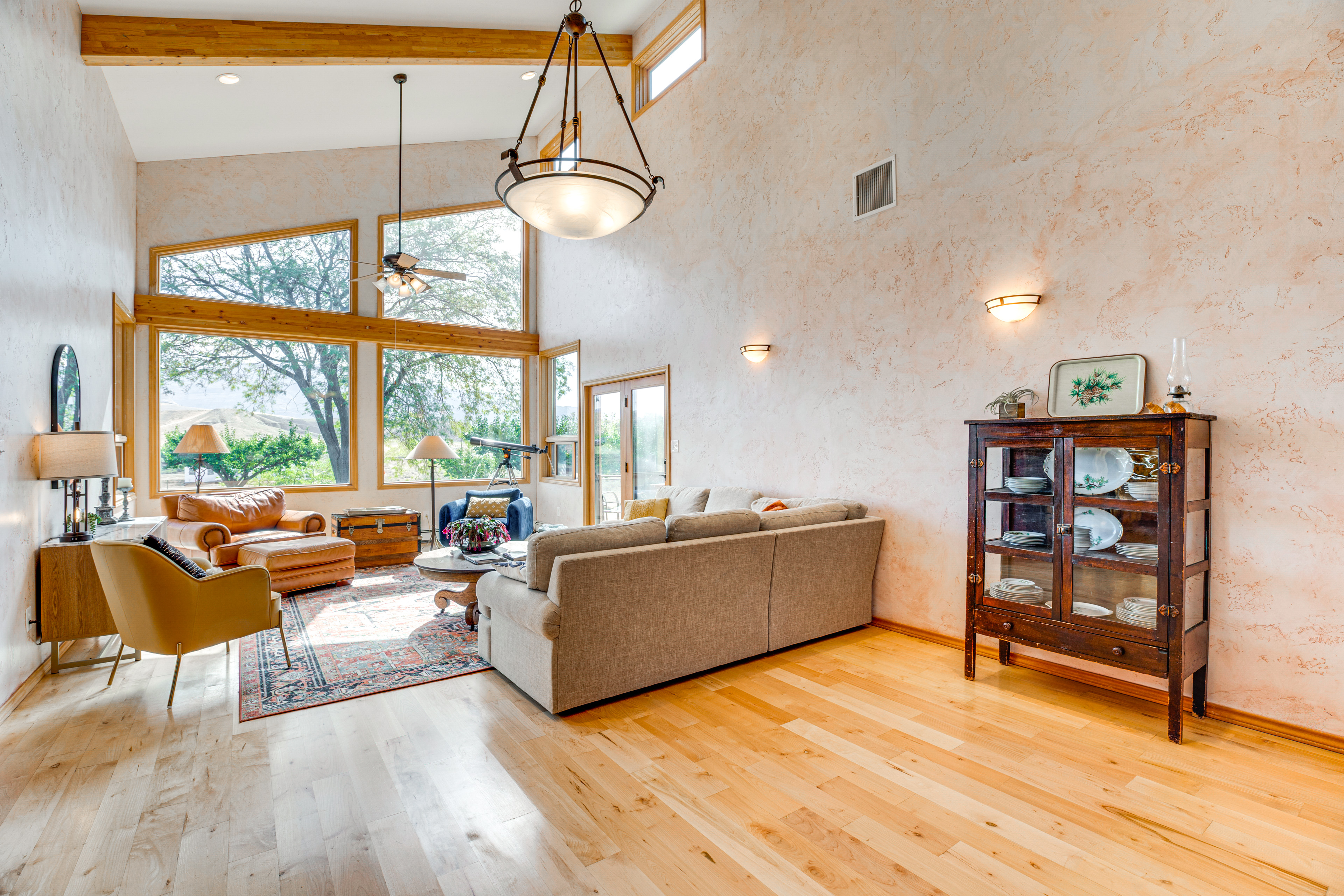 Hot Tub, Wineries, Mtn Views: Palisade Home!