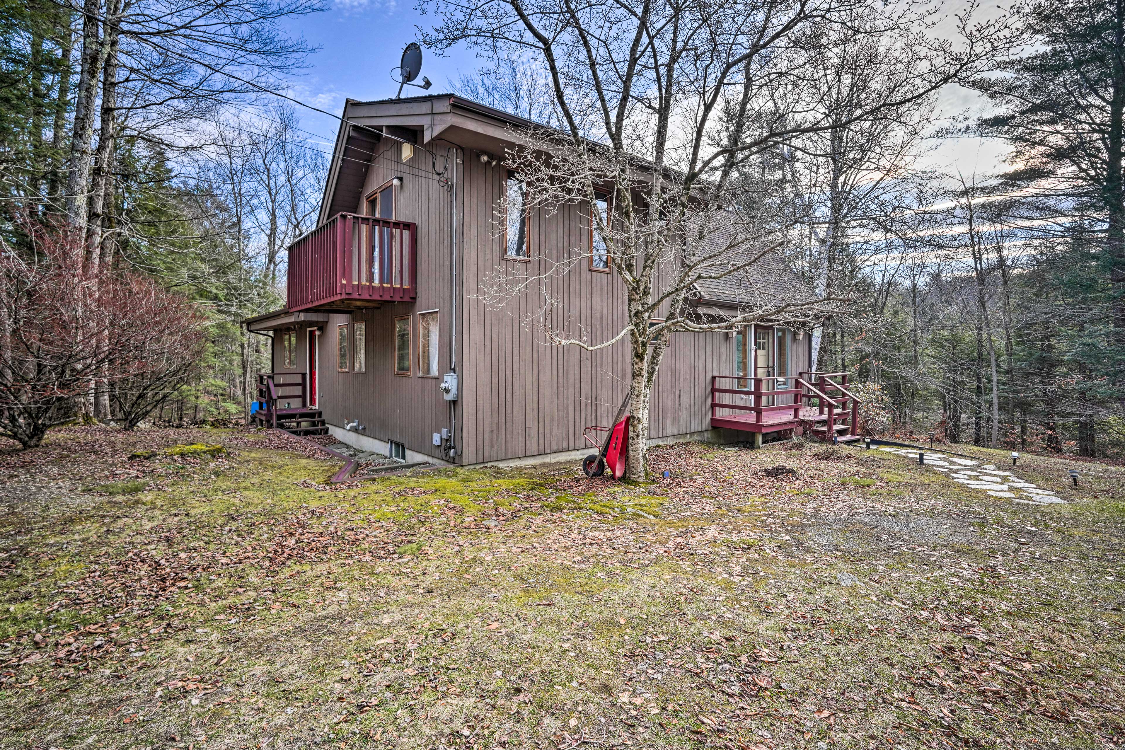 Berkshires Cabin 2 Mi to Appalachian Trail!