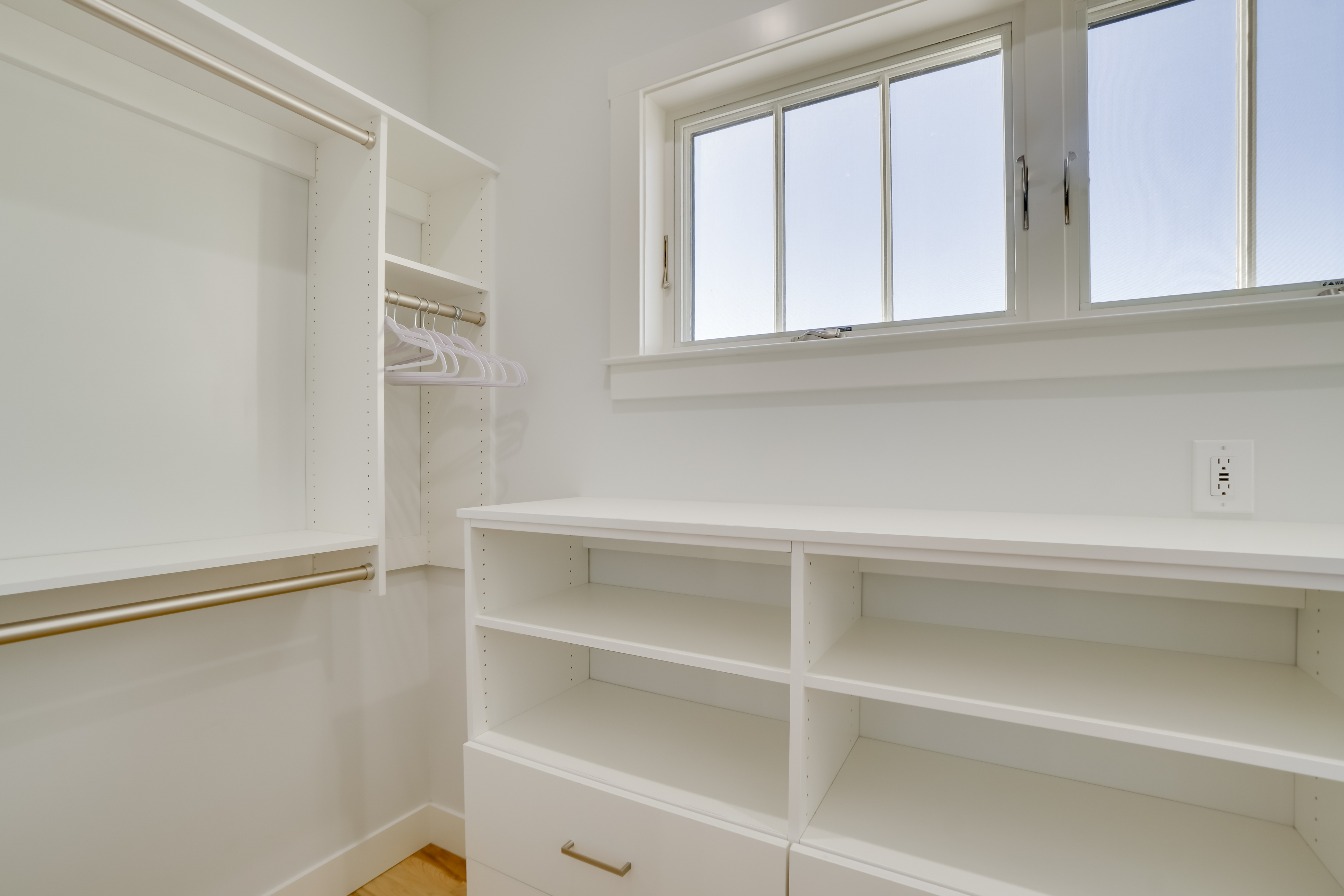 2 Mi to Town: Castle Rock Retreat w/ Fireplace!