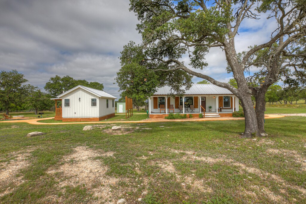 Elm & Oak Grapetown Cottages