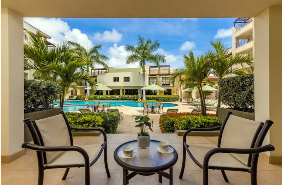Property Image 1 - One Bedroom Ground Floor with a Pool View Property Image 1 - One Bedroom Ground Floor with a Pool View