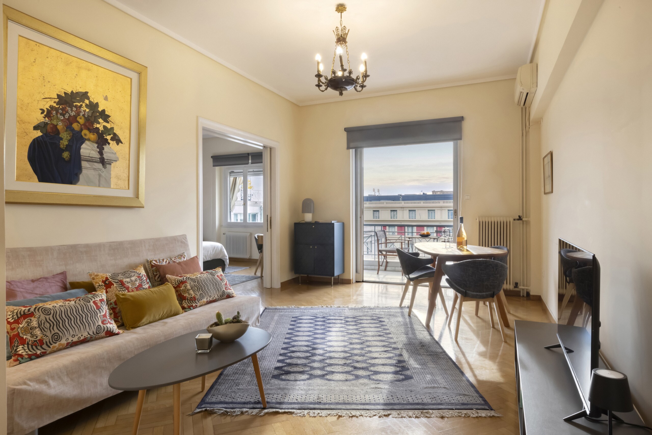 Property Image 1 - An aristocratic 1 BR in the heart of Athens