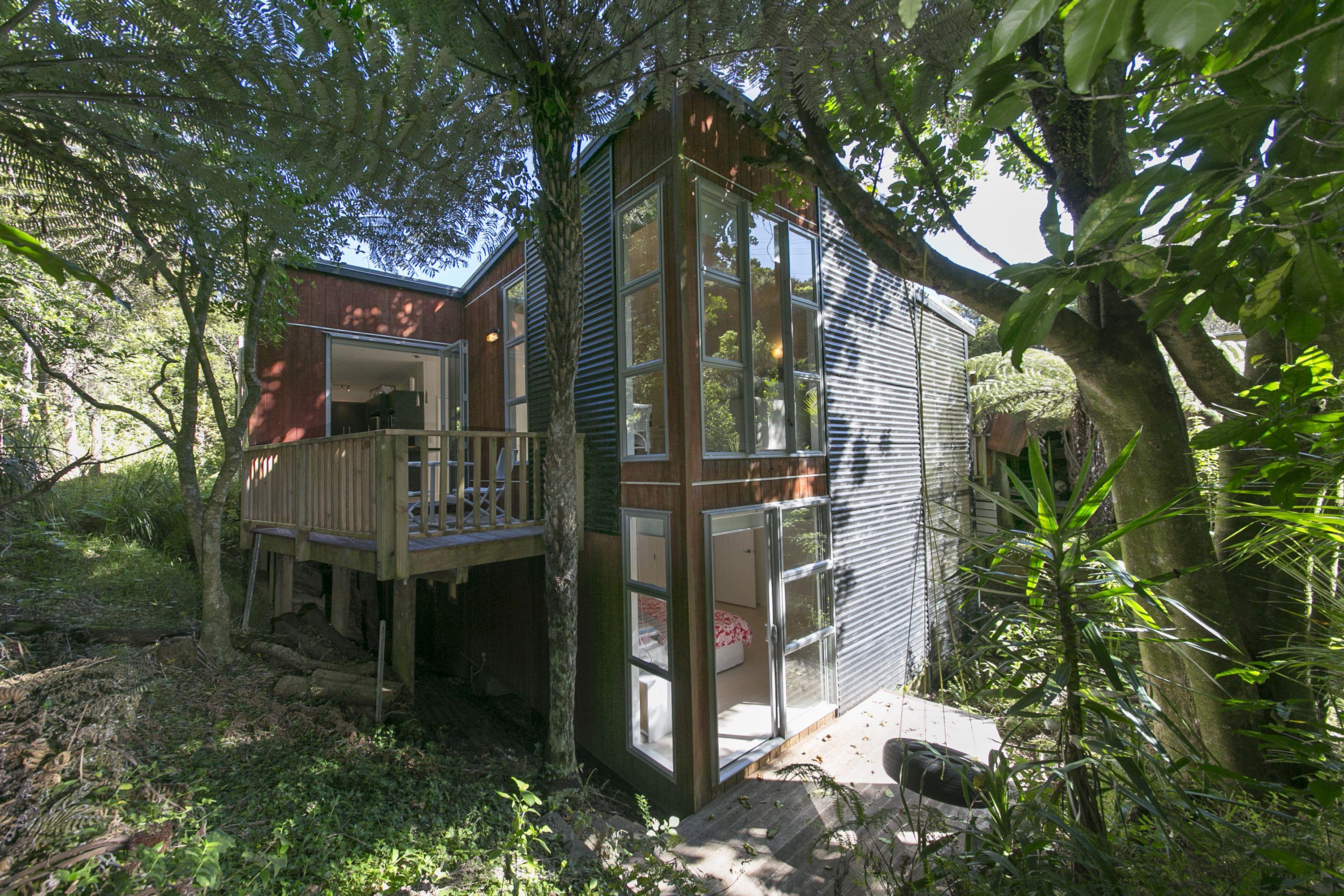 Property Image 1 - Teds Cottage near Little Oneroa Beach
