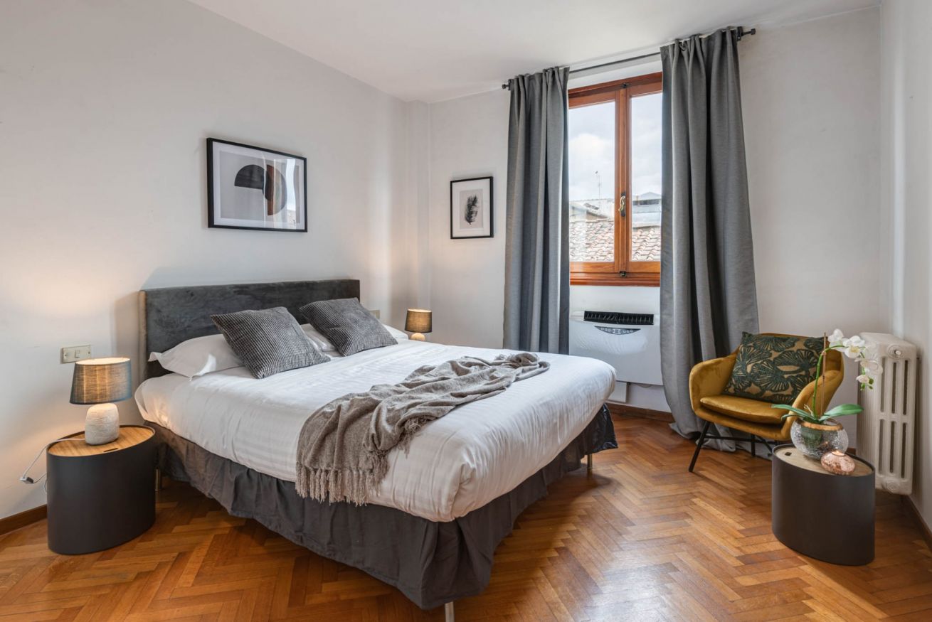 Property Image 2 - Accademia Charme elegant  two bedroom apartment 1 minute from the Michelangelo’s David