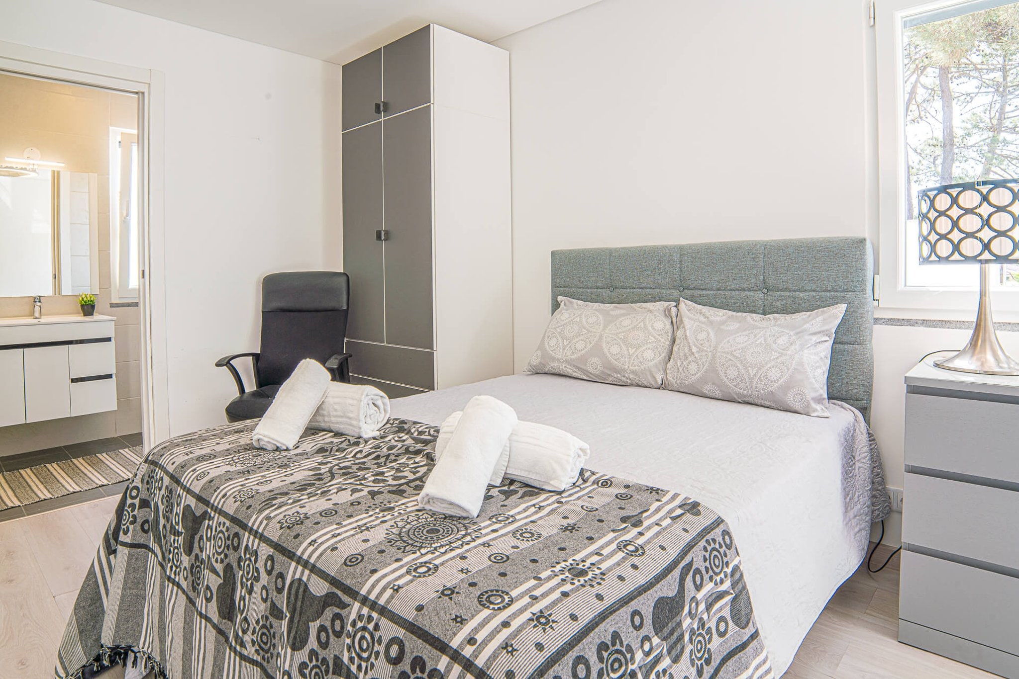 Splendid Aroeira Villa | 4 Bedrooms | Villa Santi | Modern Furnishings | Great Pool Area