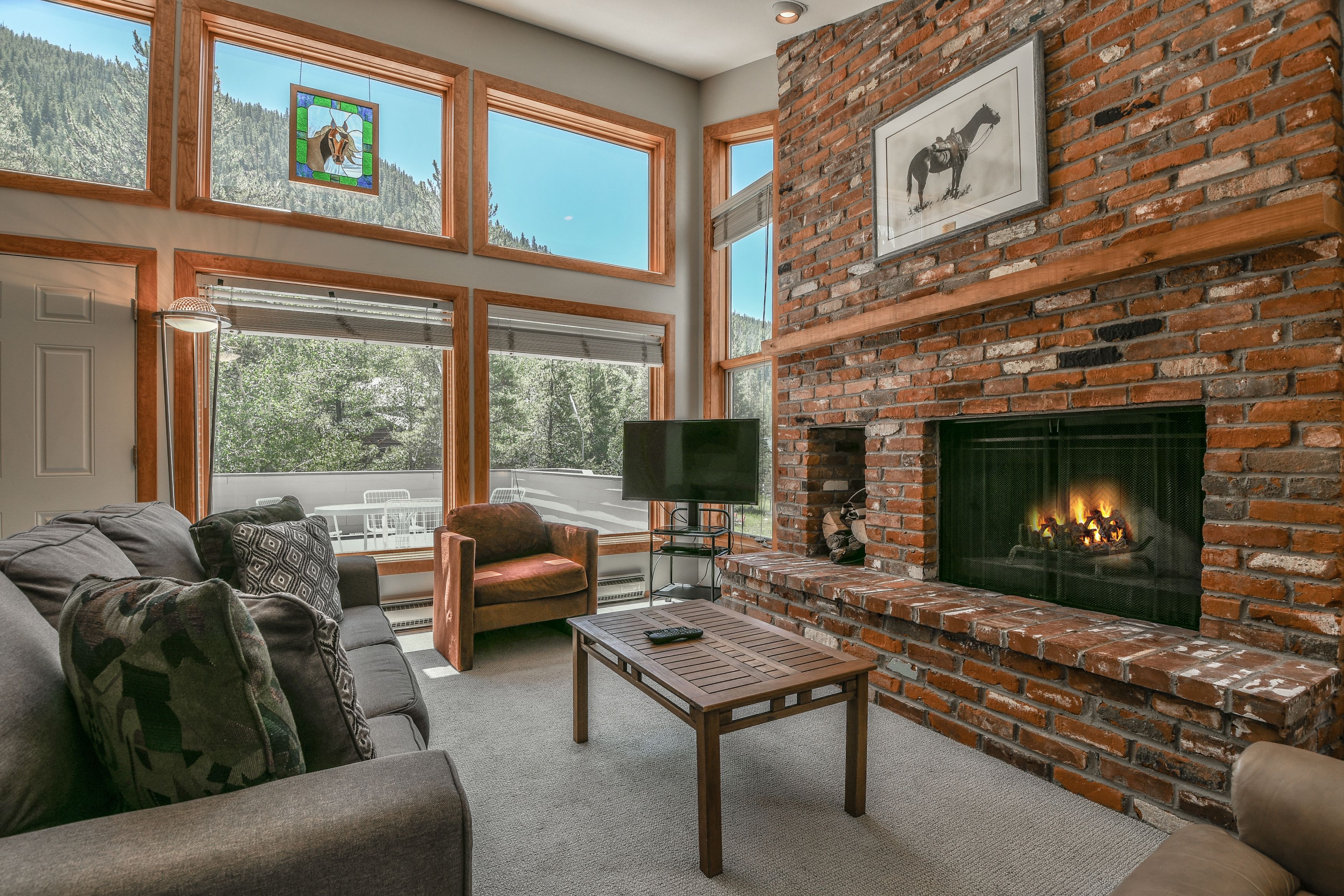 Living room with a relaxing flat screen TV