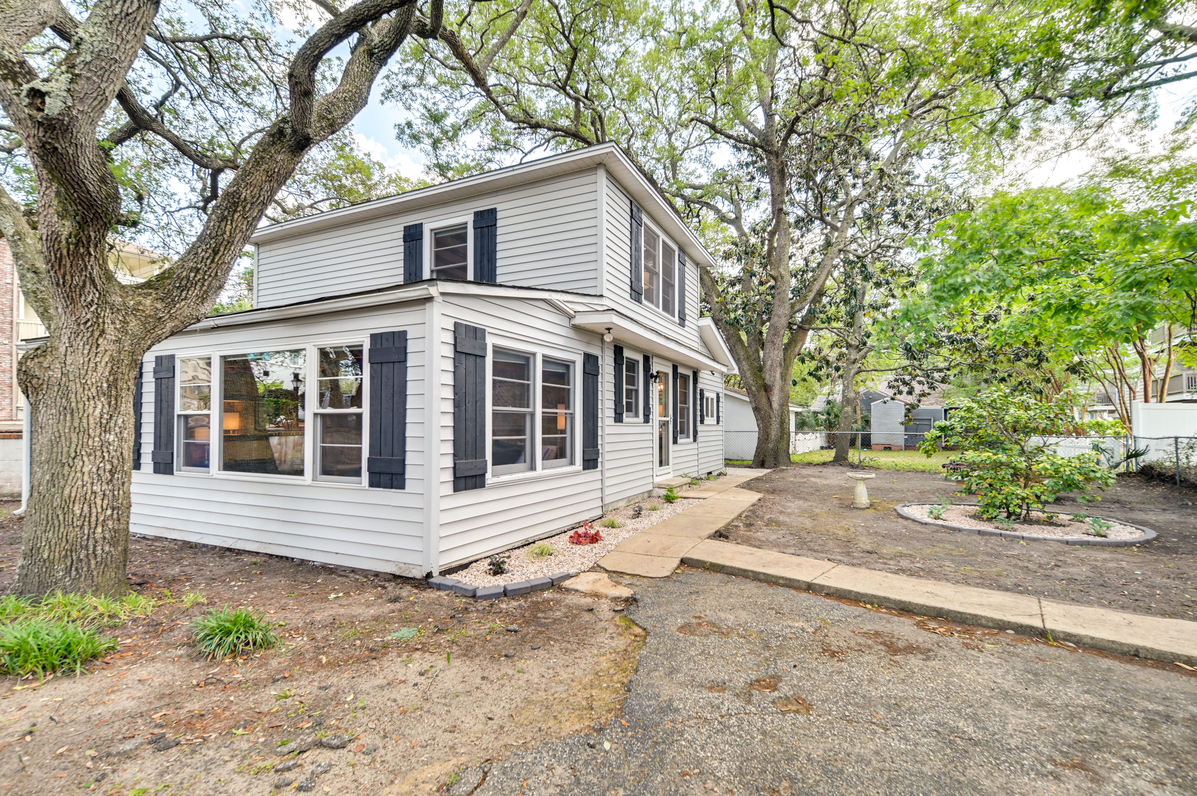 Property Image 1 - Chic Historic Myrtle Beach Cottage: Steps to Beach