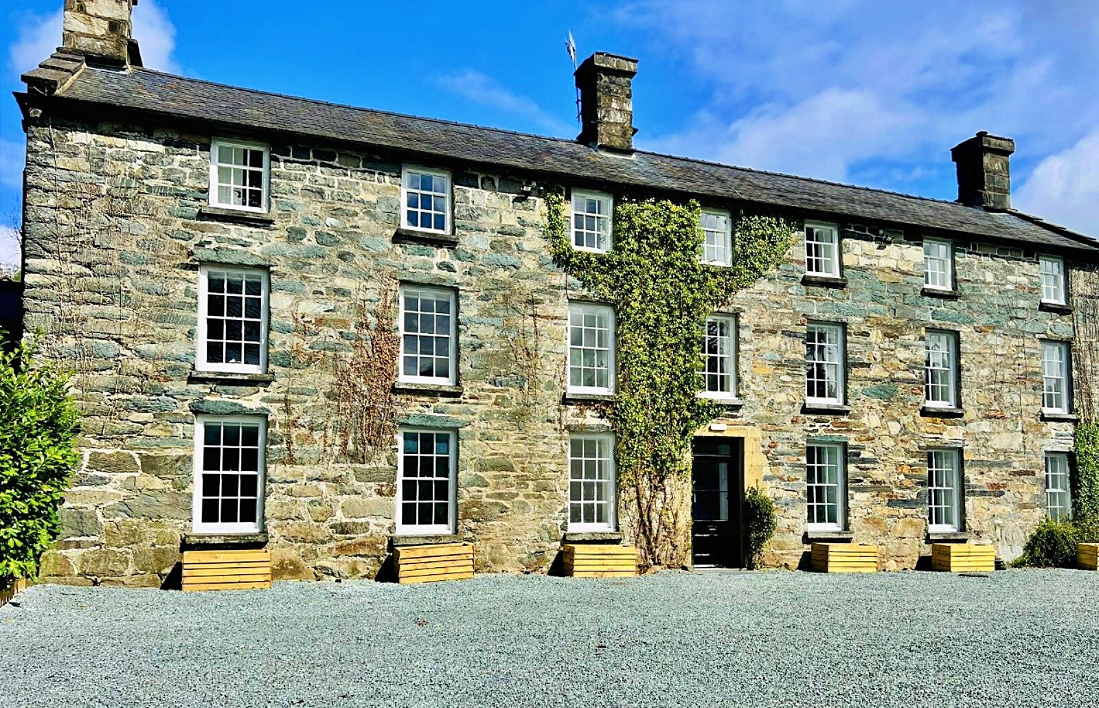 Property Image 1 - Snowdonia Manor