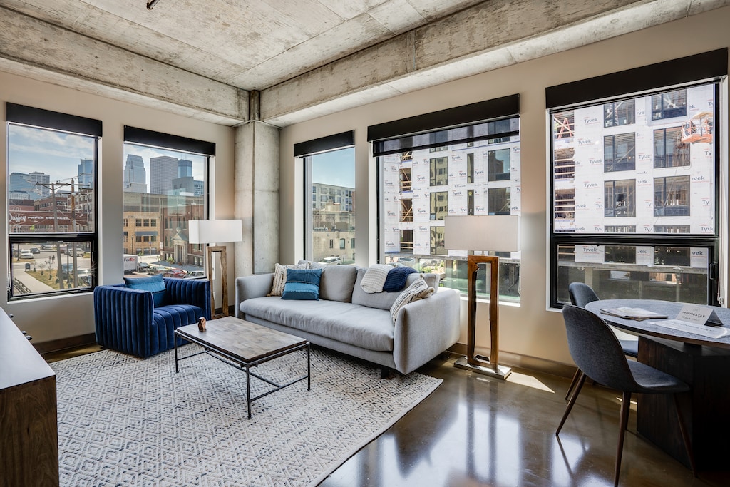 Welcome to Sable 207! Full of beautiful natural lighting