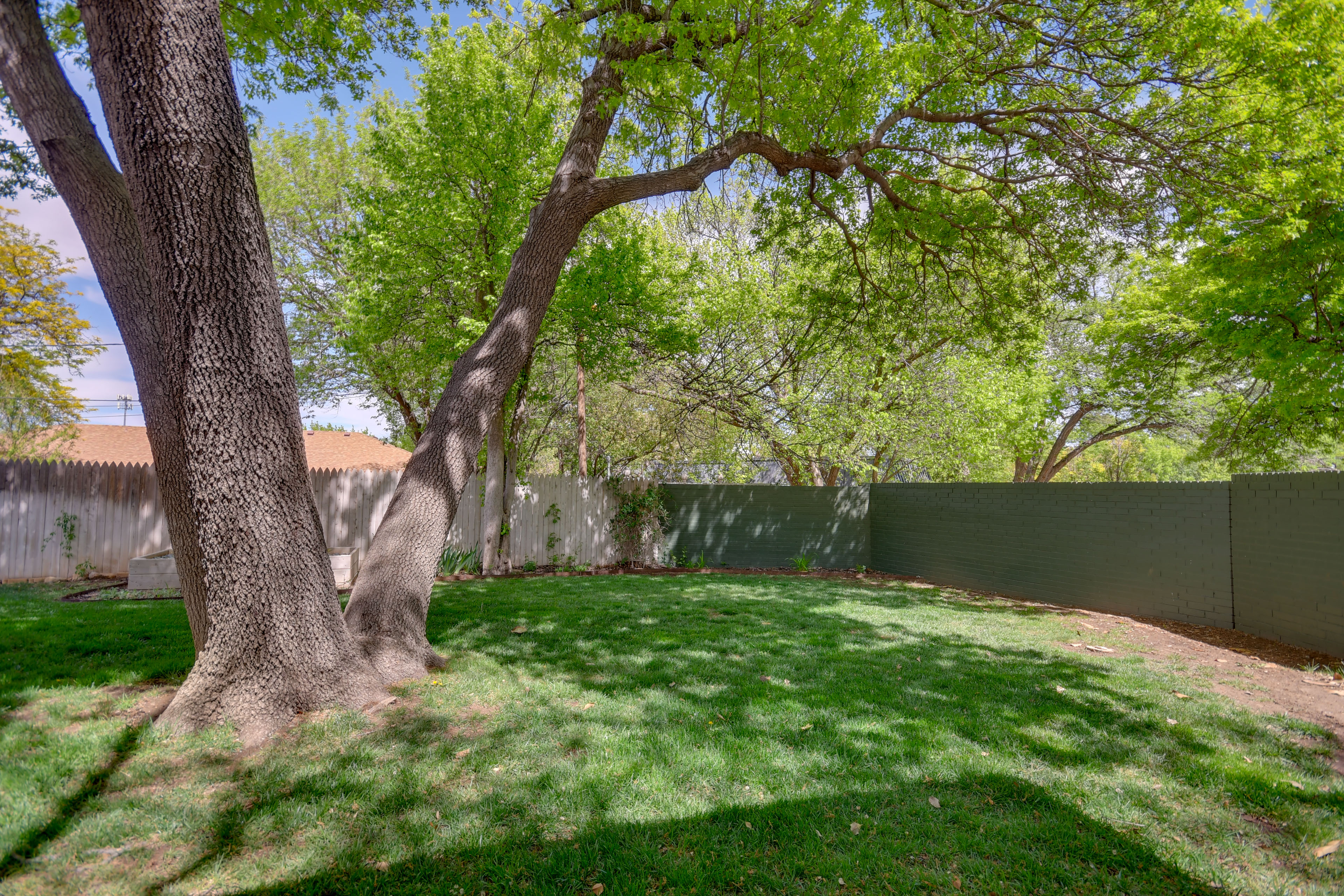 Mid-Century Modern Home w/ Fire Pit & Gas Grill!