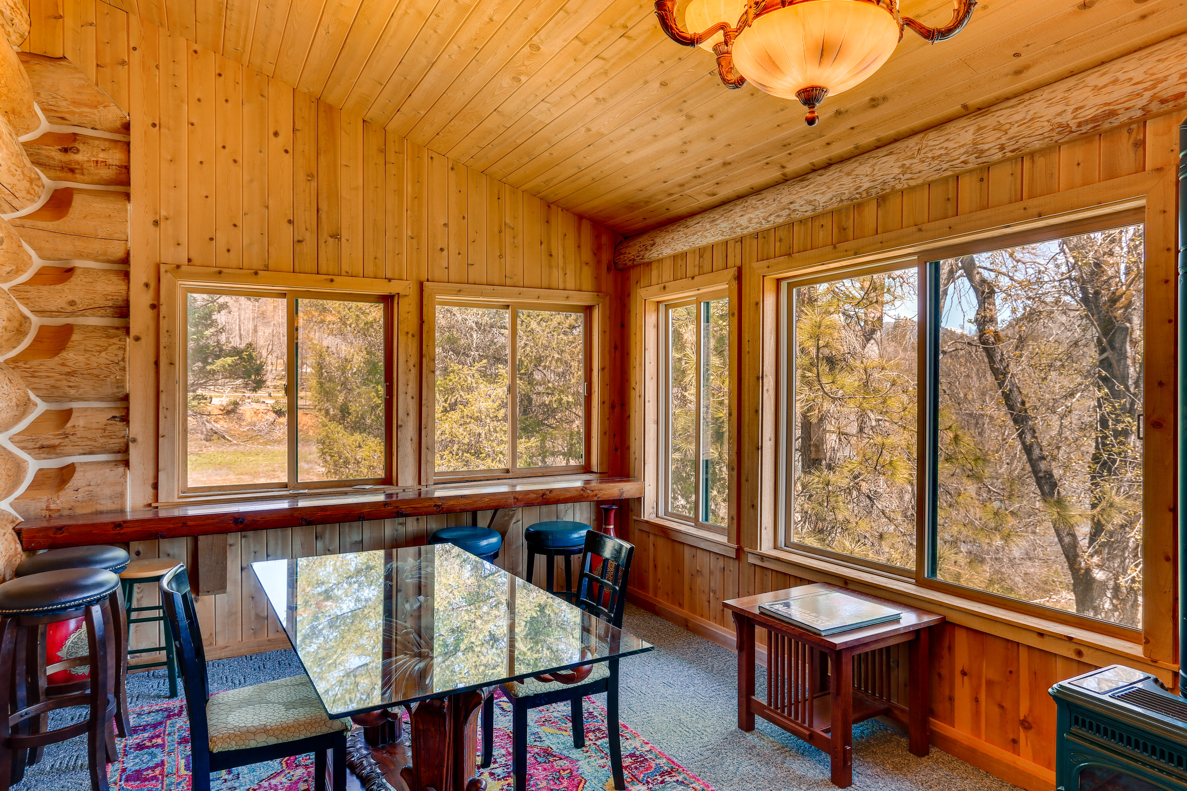 Deck, Grill & River Access: California Escape!