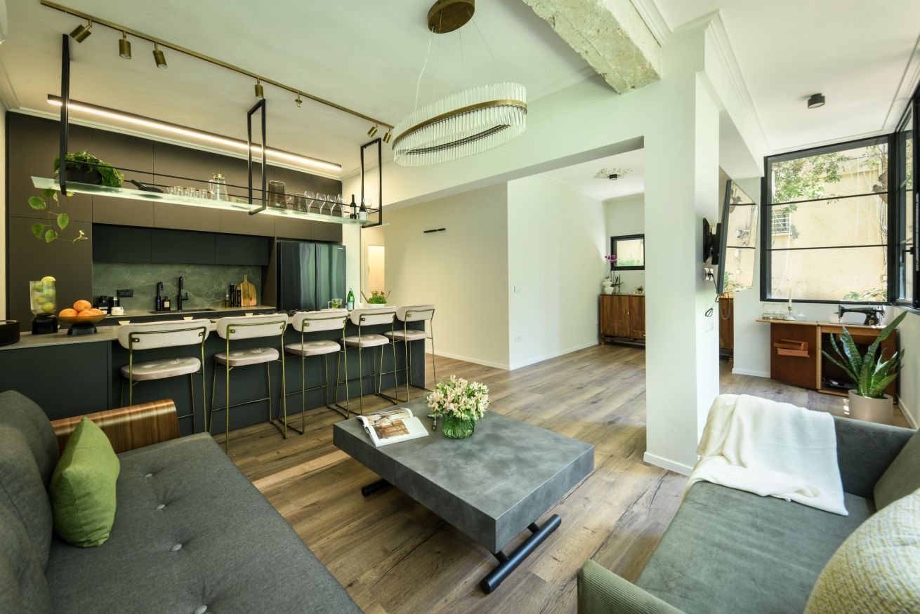 Property Image 1 - Sophisticated Tel Aviv Retreat: Luxurious 1-Bedroom Apartment in the Heart of the City