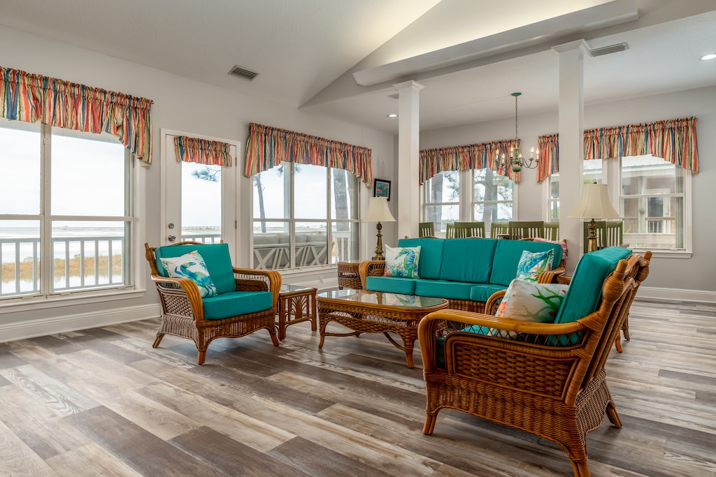 Screamin Peace Living Room Graveline Bay