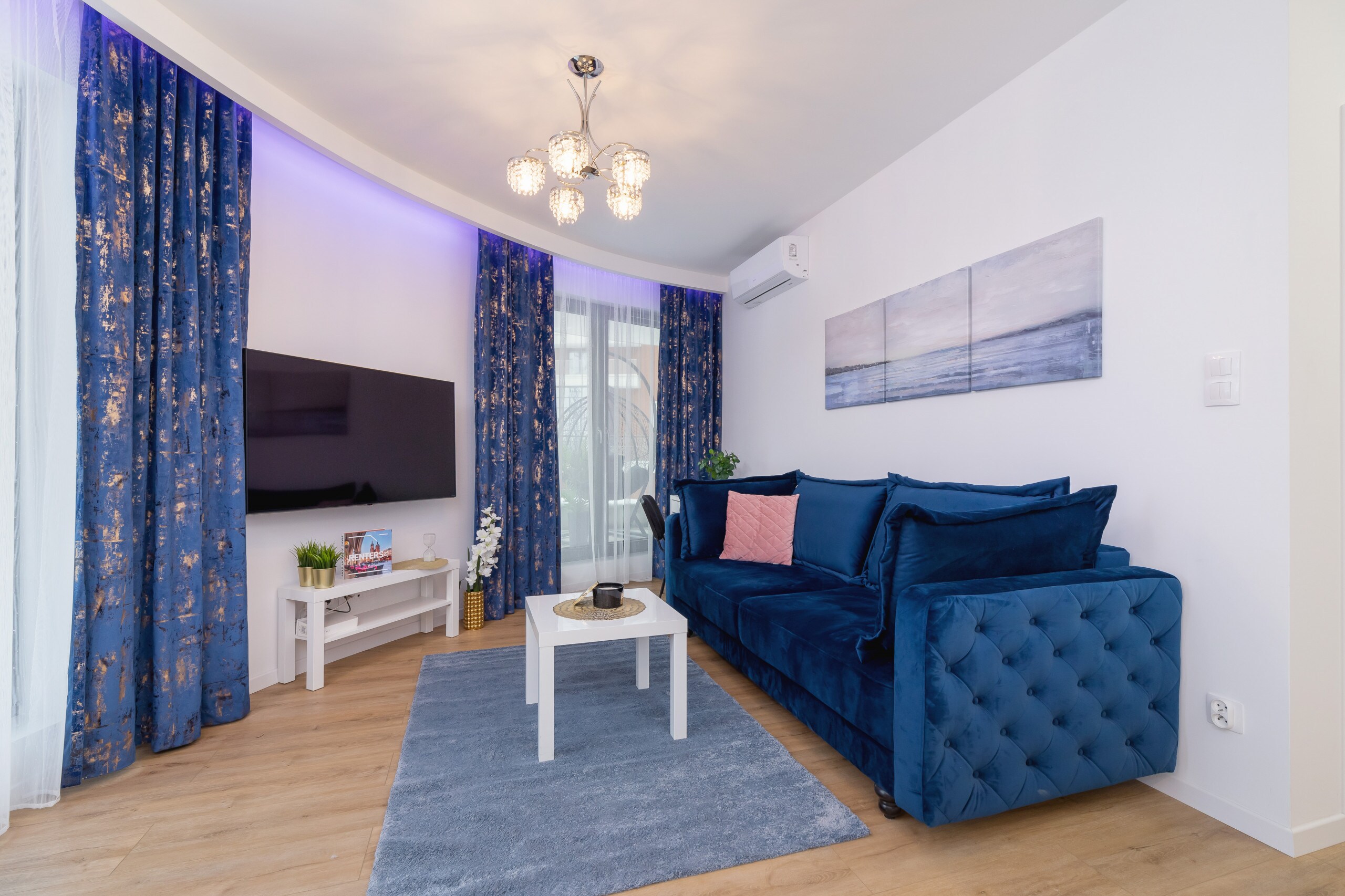 Property Image 1 - Royal Blue Apartment with Cozy Balcony in Prestigious Location